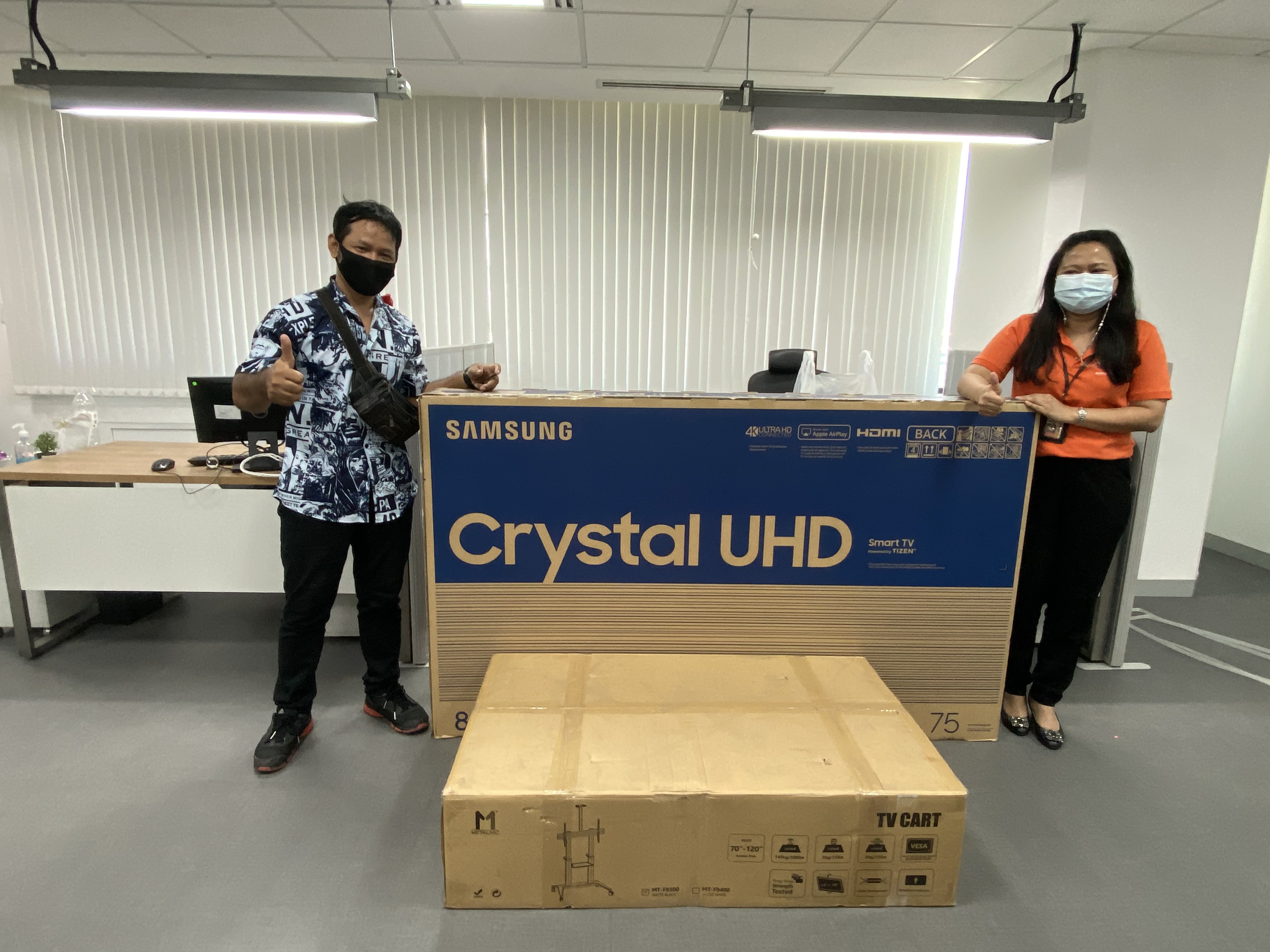 JMTVSTAND MT-F9300 ขาตั้งพื้นทีวีมีล้อเลื่อนTV Stand วัสดุ Aluminium อลูมิเนียม{สีดำ} แข็งแรง สวยหรู ทรงทันสมัย รองรับทีวี 70"-120"นิ้ว{รับประกัน 3 ปี }0964746498