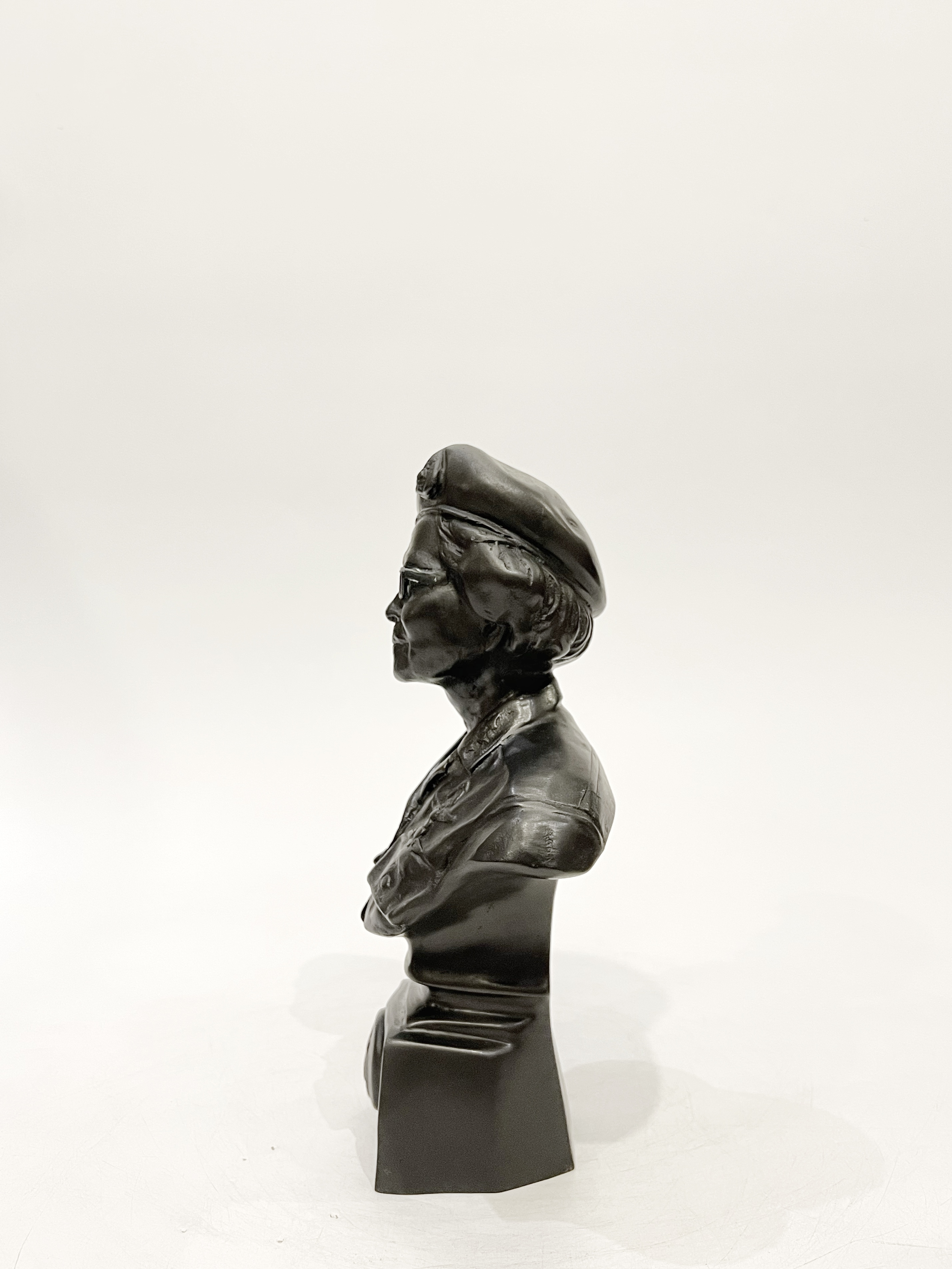 สมเด็จย่า ครึ่งพระองค์