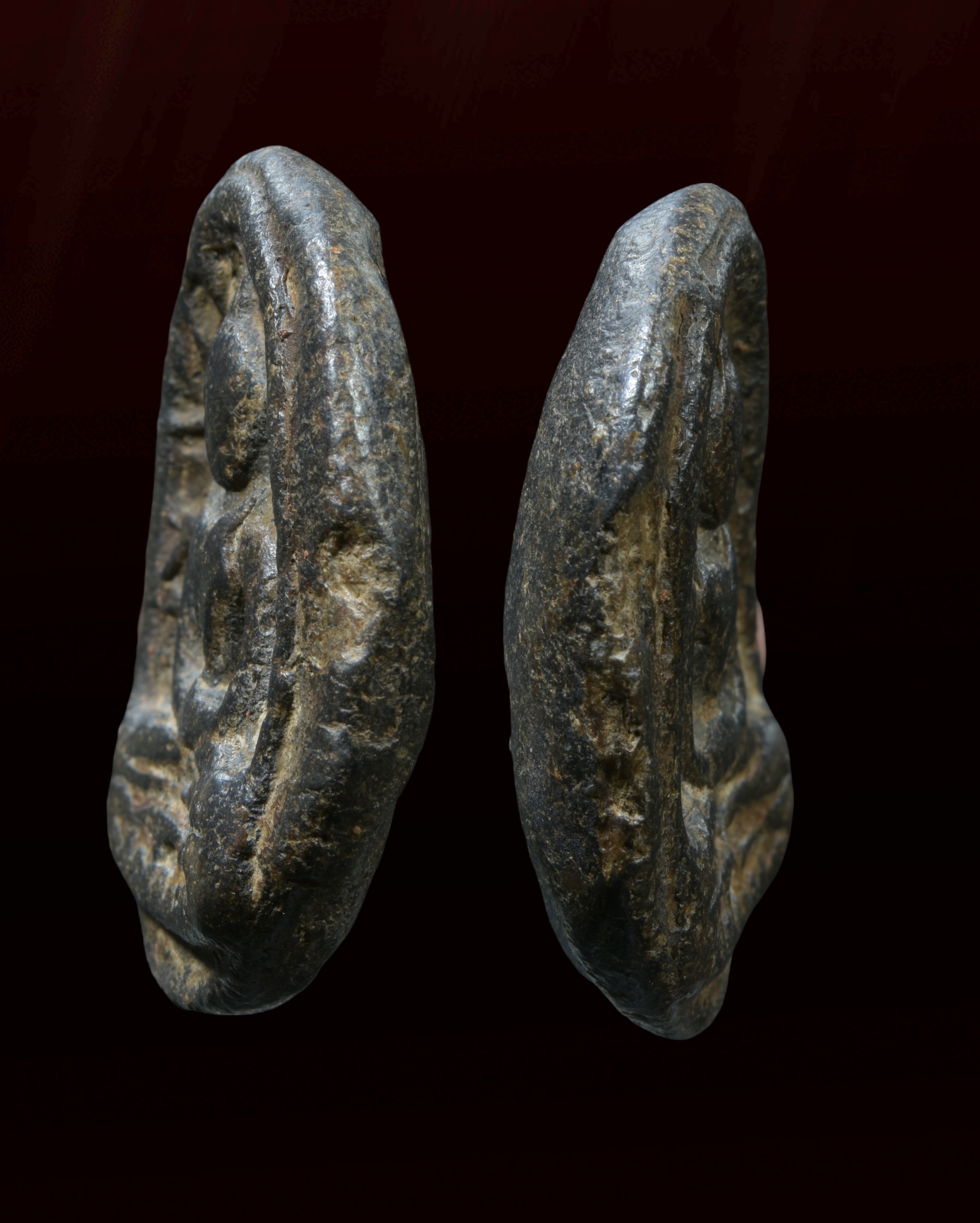 พระซุ้มกอ พิมพ์ขนมเปี๊ยะ เนื้อดำ