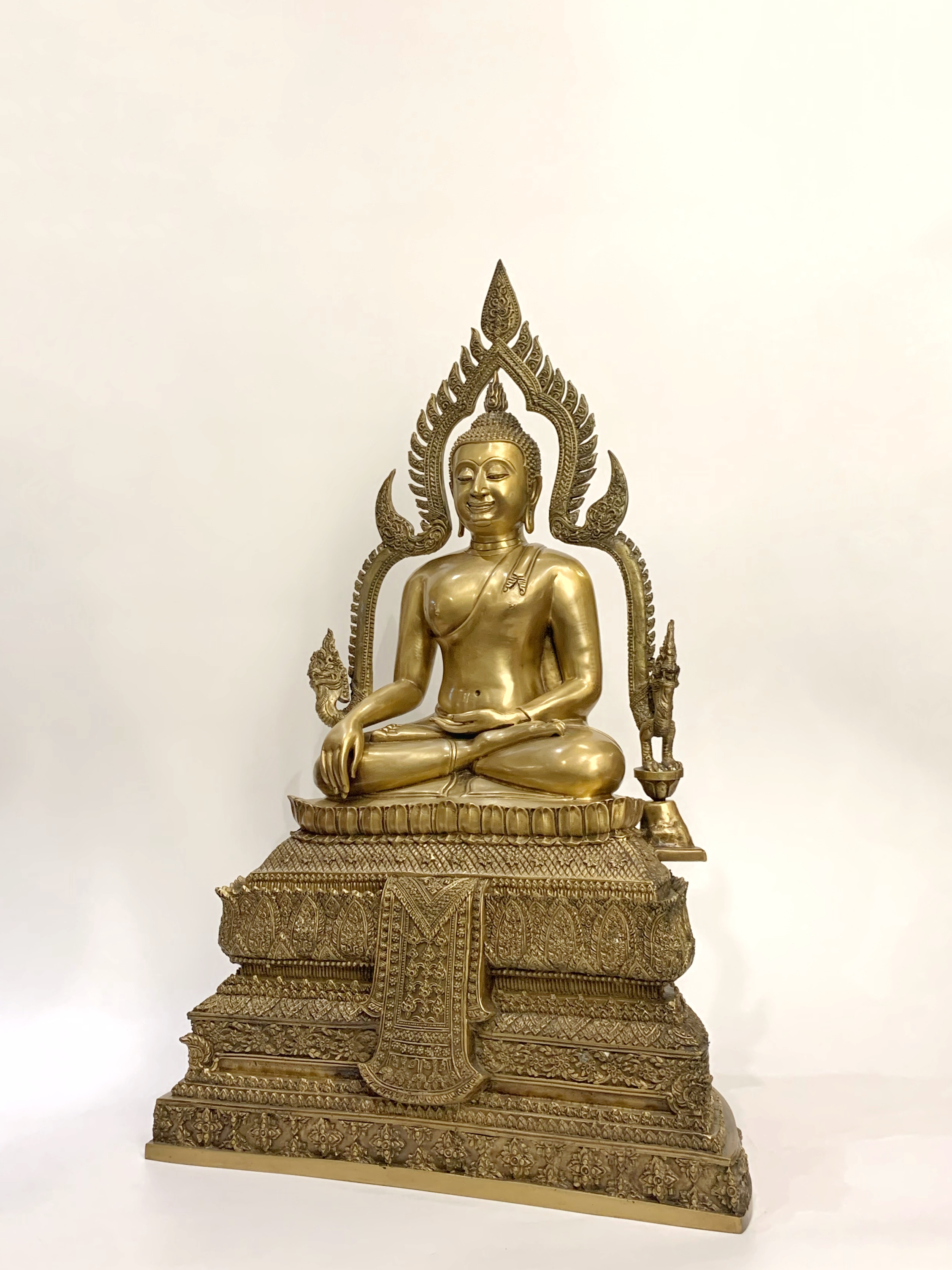 หลวงพ่อเพชร หน้าตัก 9 นิ้ว