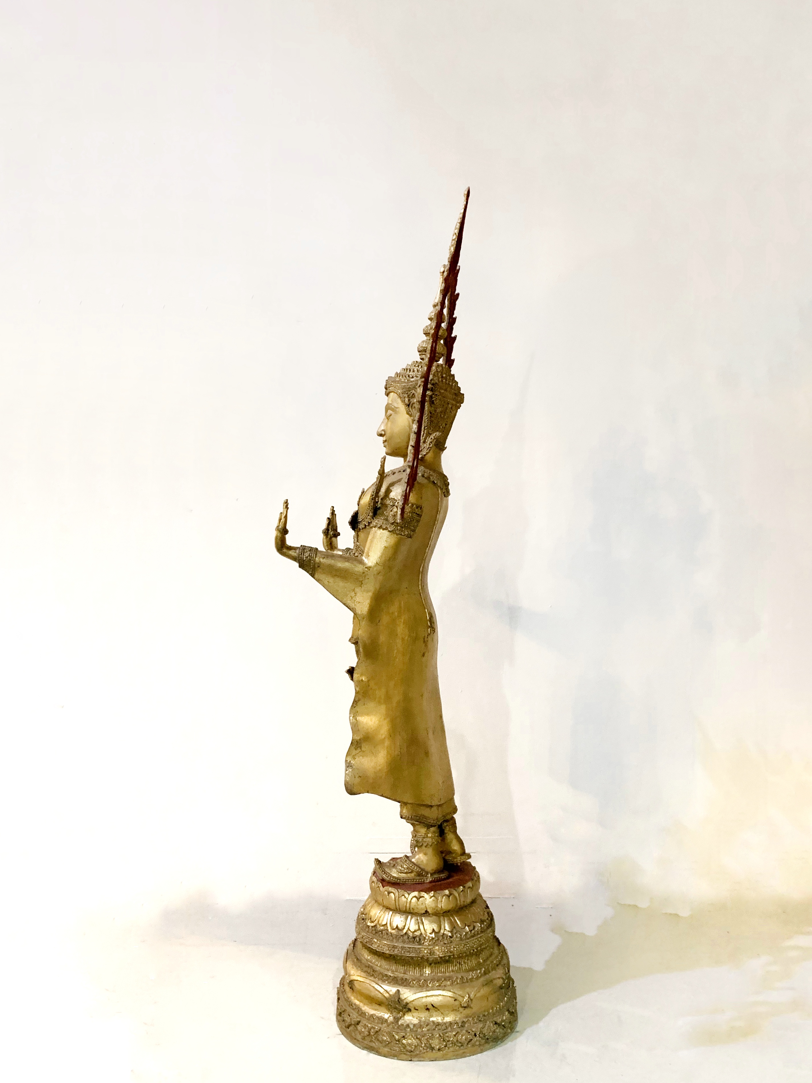 พระพุทธมหาจักรพรรดิ ปางห้ามสมุทร สูง 52 นิ้ว