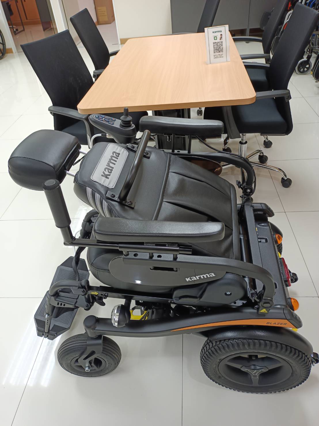 รถเข็นไฟฟ้าคาร์ม่า รุ่น Blazer Captain พนักพิงหลังปรับเอนได้ รับประกันศูนย์ 5 ปี (รุ่นยอดนิยม)