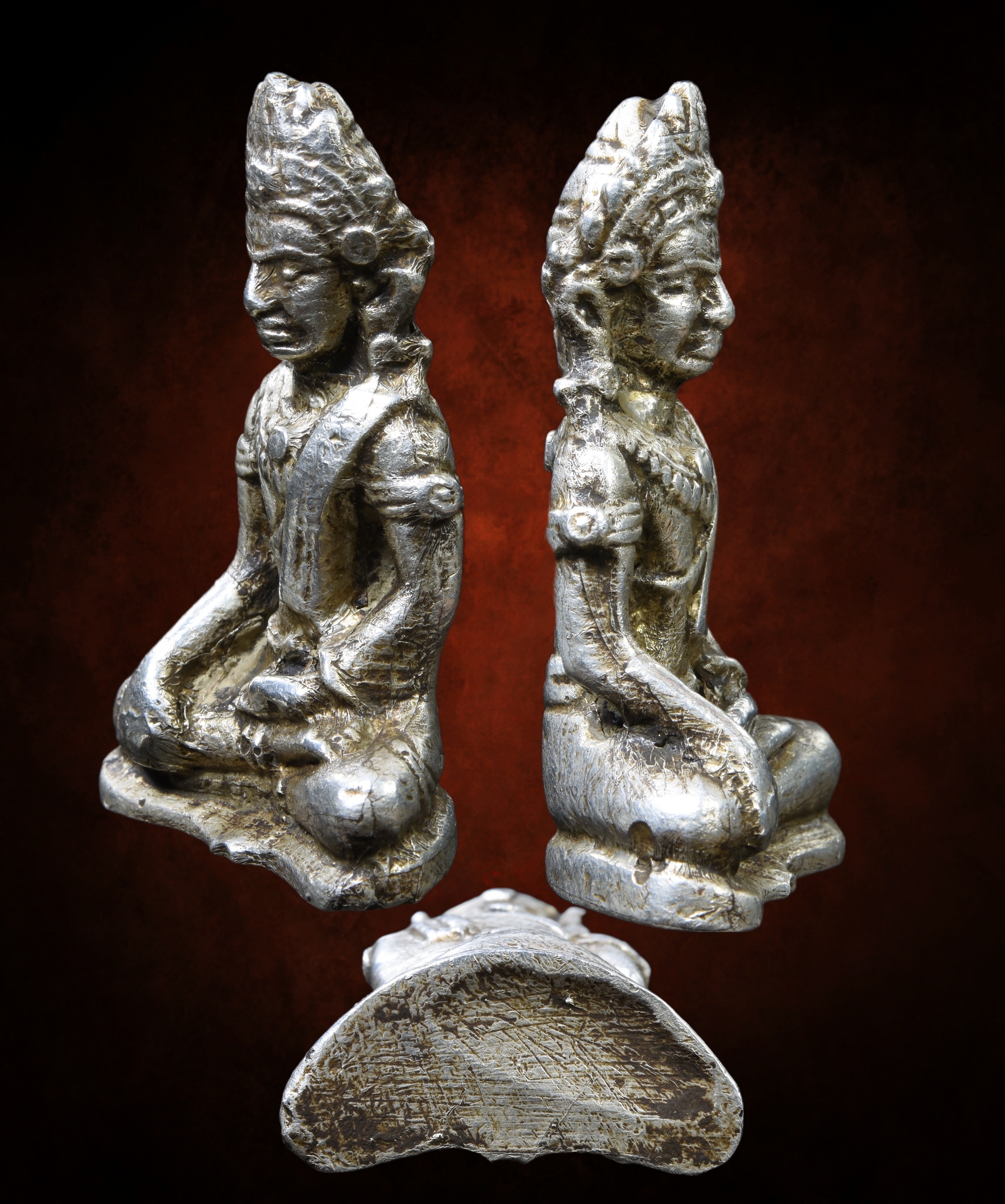 พระร่วงนั่งเทริดขนนก เนื้อว่าน บุเงิน