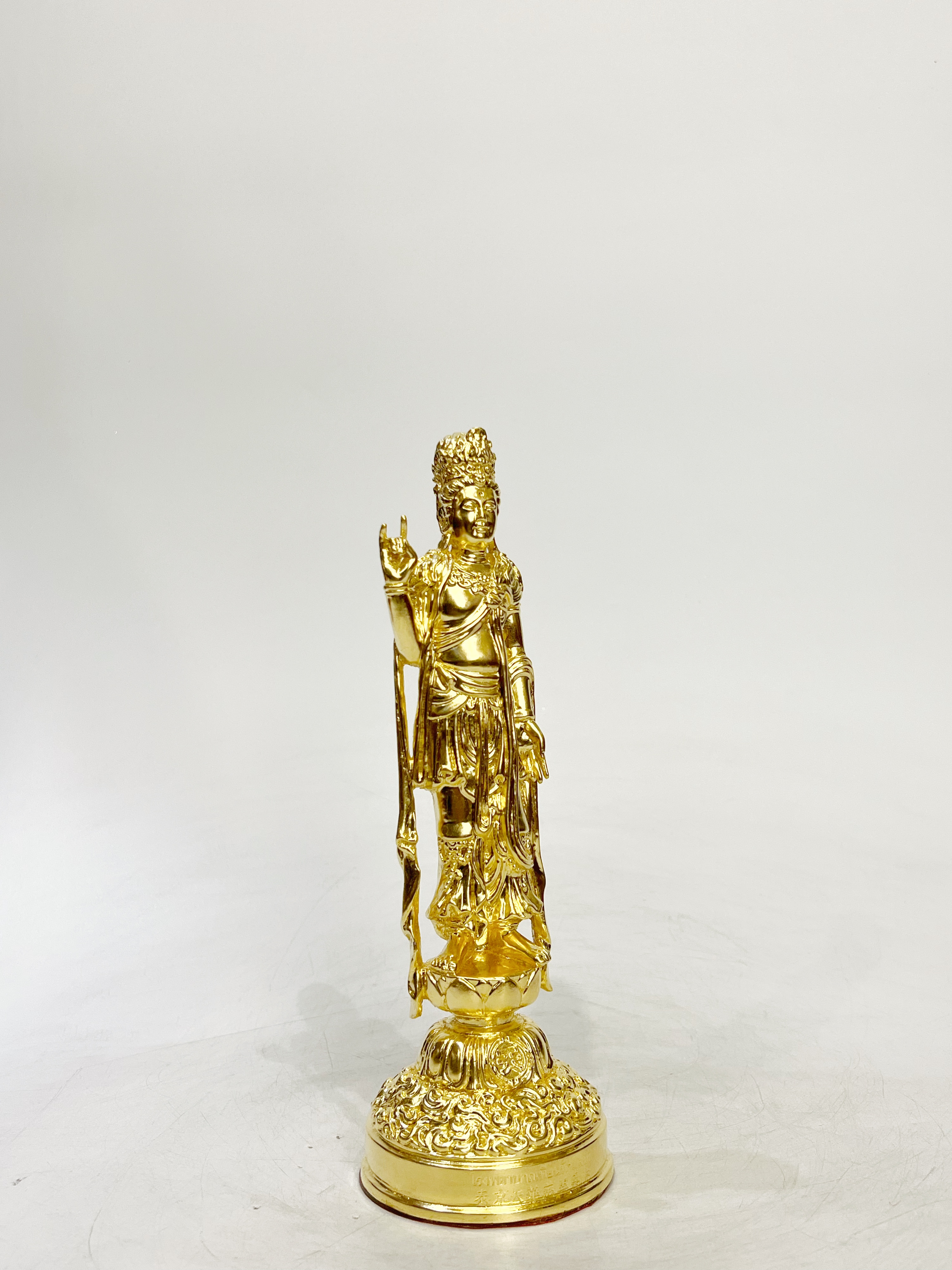 ตัวอย่างงานลงรักปิดทองคำเปลวเต็มองค์