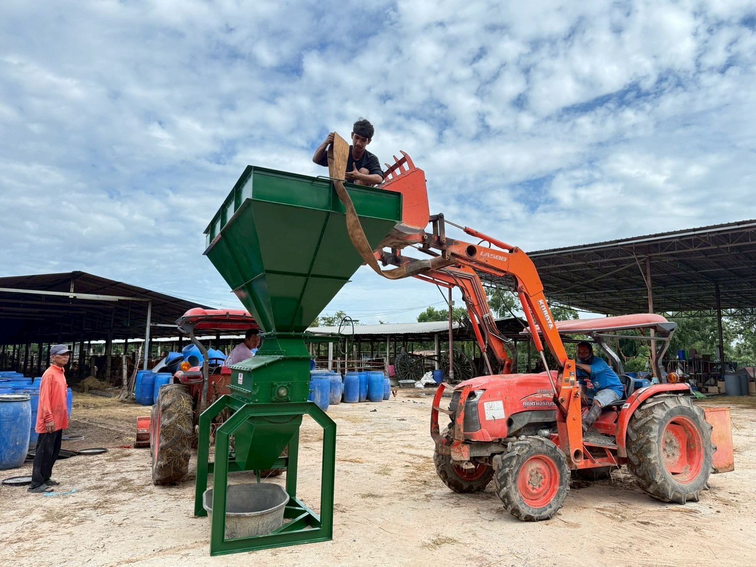 รับผลิต เครื่องตีป่นรุ่นโรงงาน ต่อกับรถไถนั่งขับ หรือ PTO