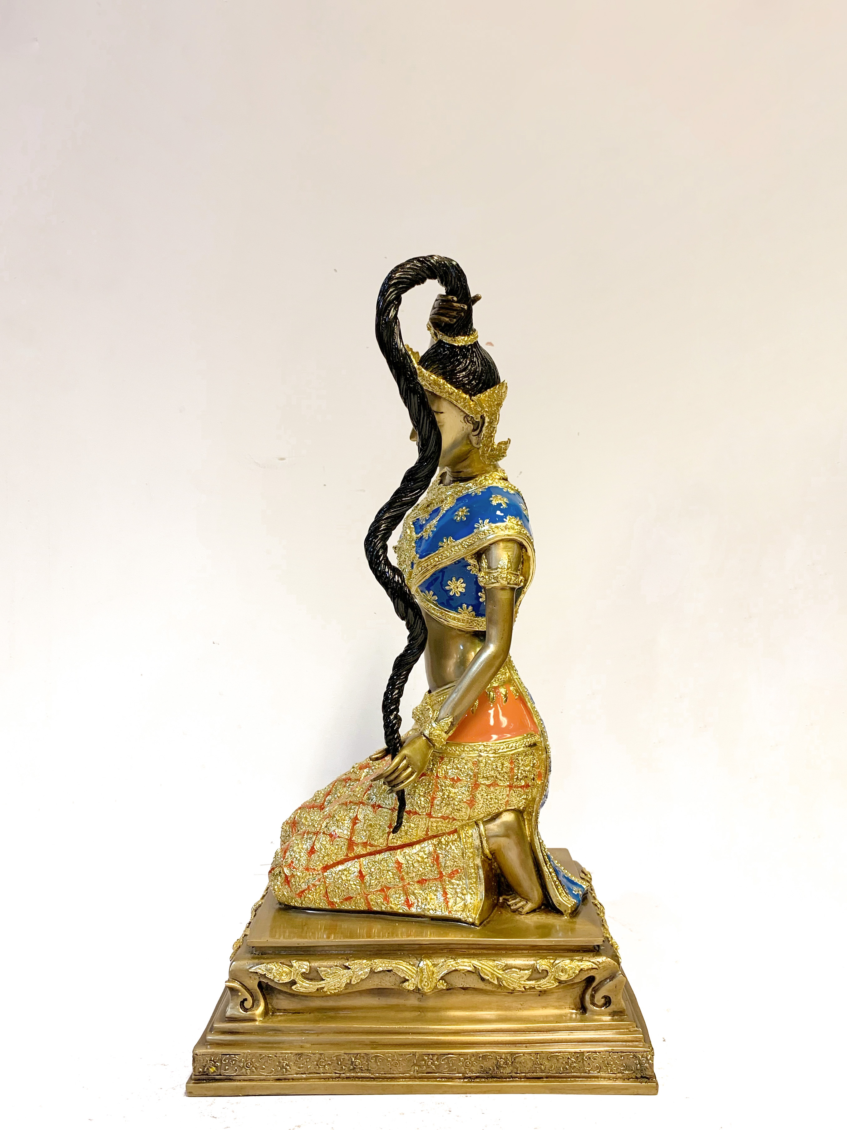 พระแม่ธรณีบีบมวยผม หน้าตัก 9 นิ้ว