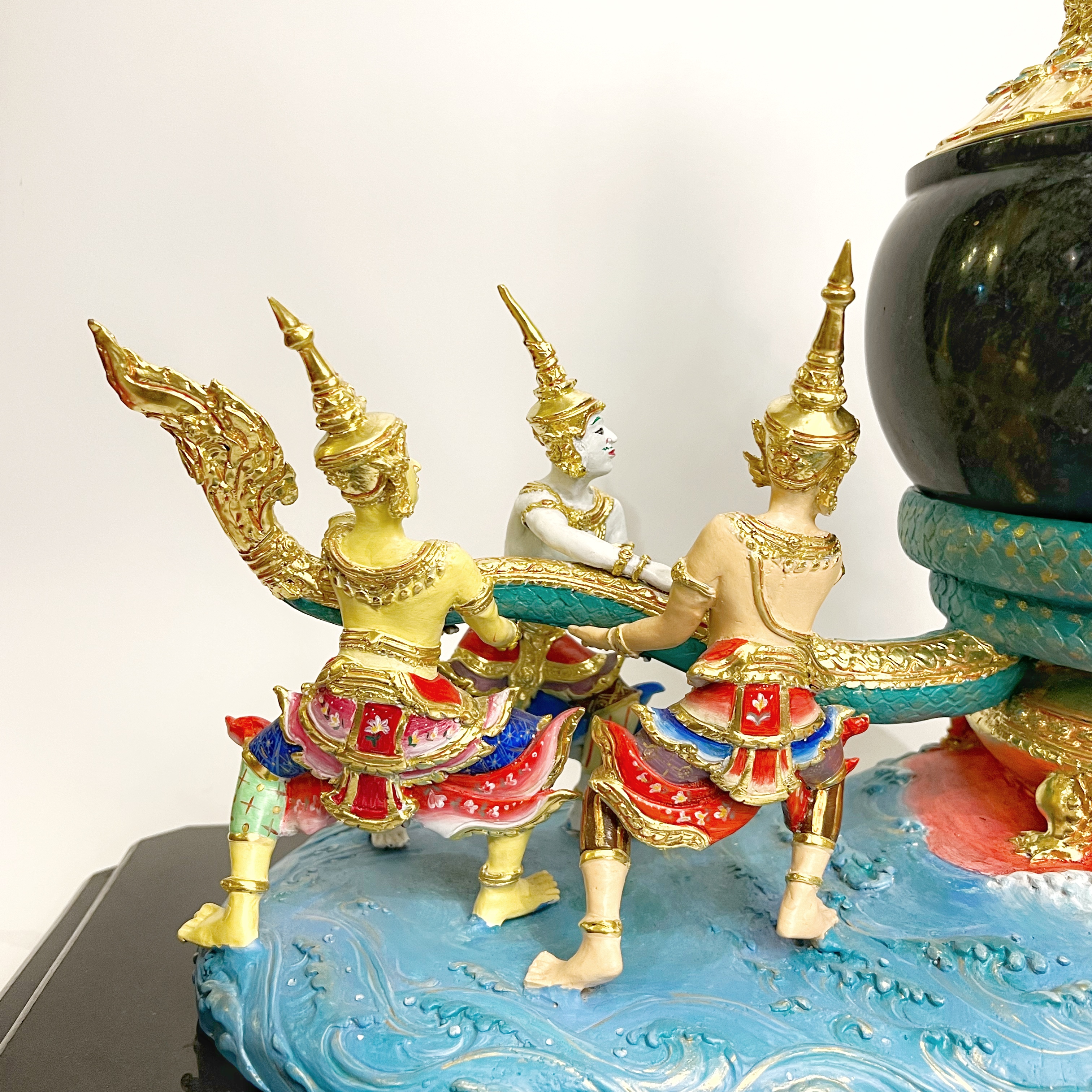 ครอบน้ำอมฤต พระนารายณ์กวนเกษียรสมุทร พร้อมฐานหินอ่อน