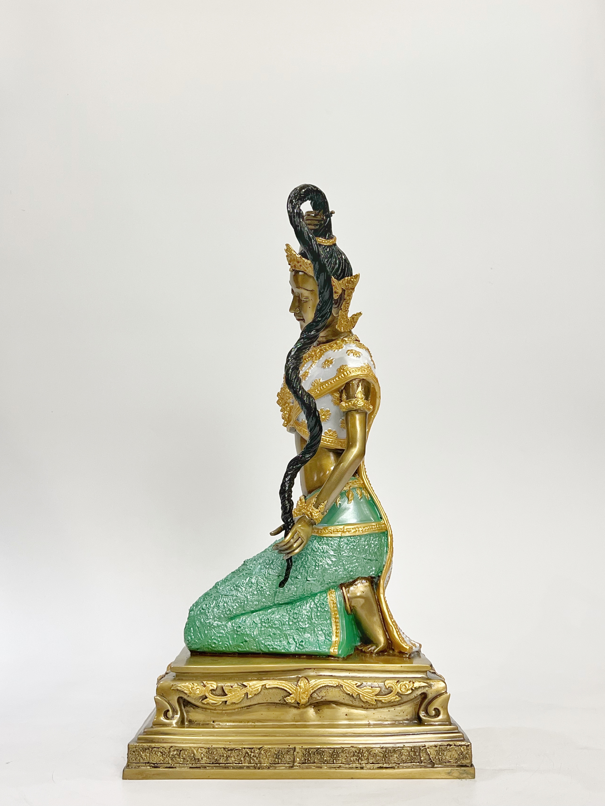 พระแม่ธรณีบีบมวยผม หน้าตัก 9 นิ้ว