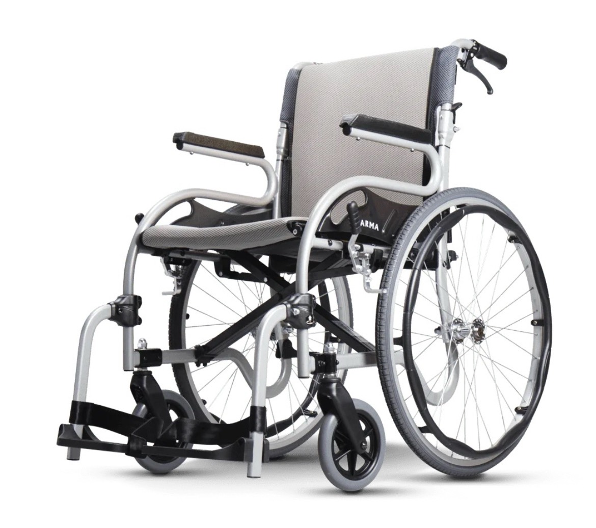 รถเข็นอลูมิเนียมอัลลอยด์ KARMA รุ่น STAR2 (WheelChair KARMA STAR 2) ดีไซน์สวยงาม นั่งสบาย โครงพักเท้าสวิงเก็บไปด้านข้างได้ หรือถอดออกได้