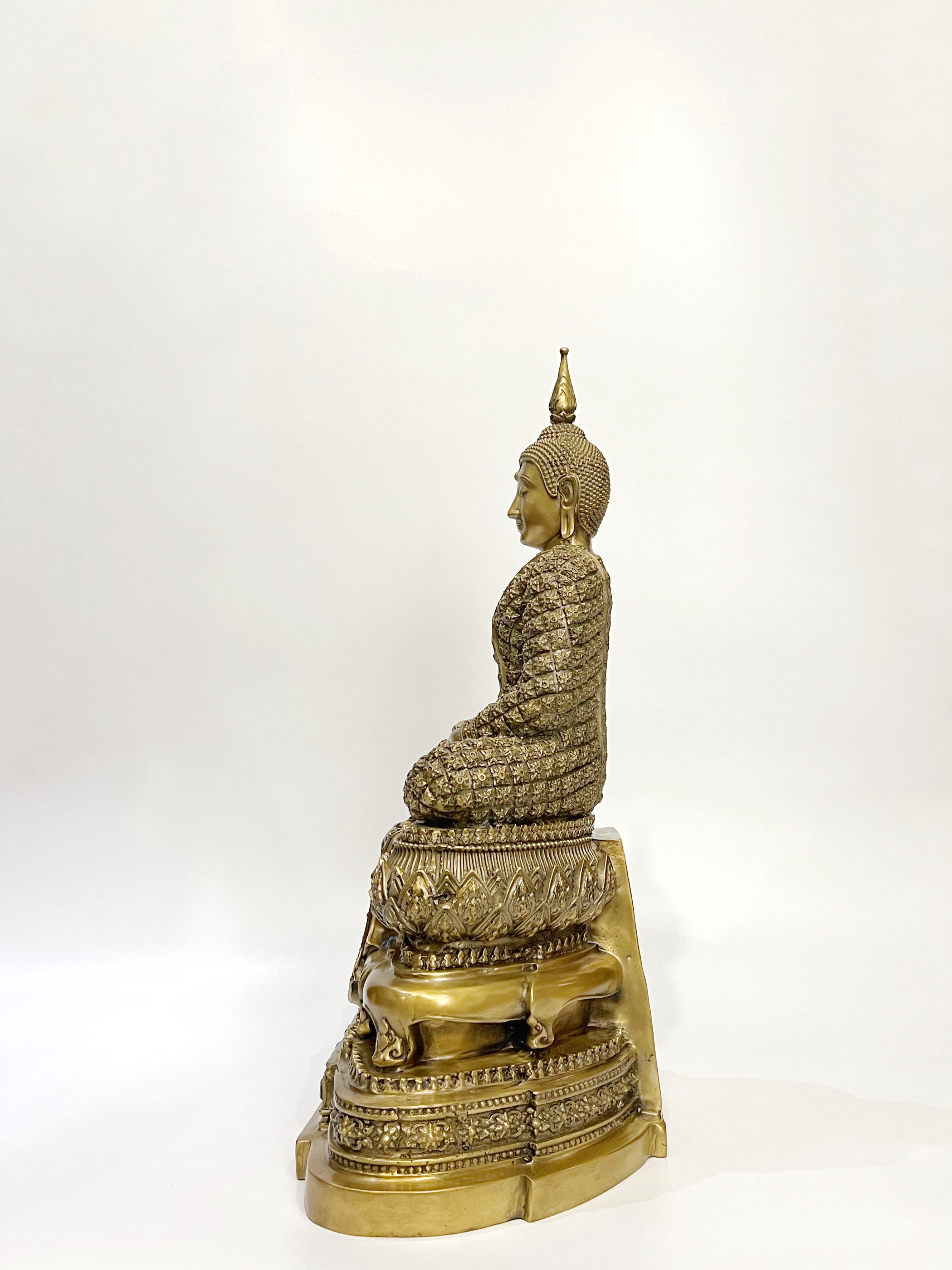 พระแก้วมรกต ทรงเครื่องฤดูฝน หน้าตัก 9 นิ้ว