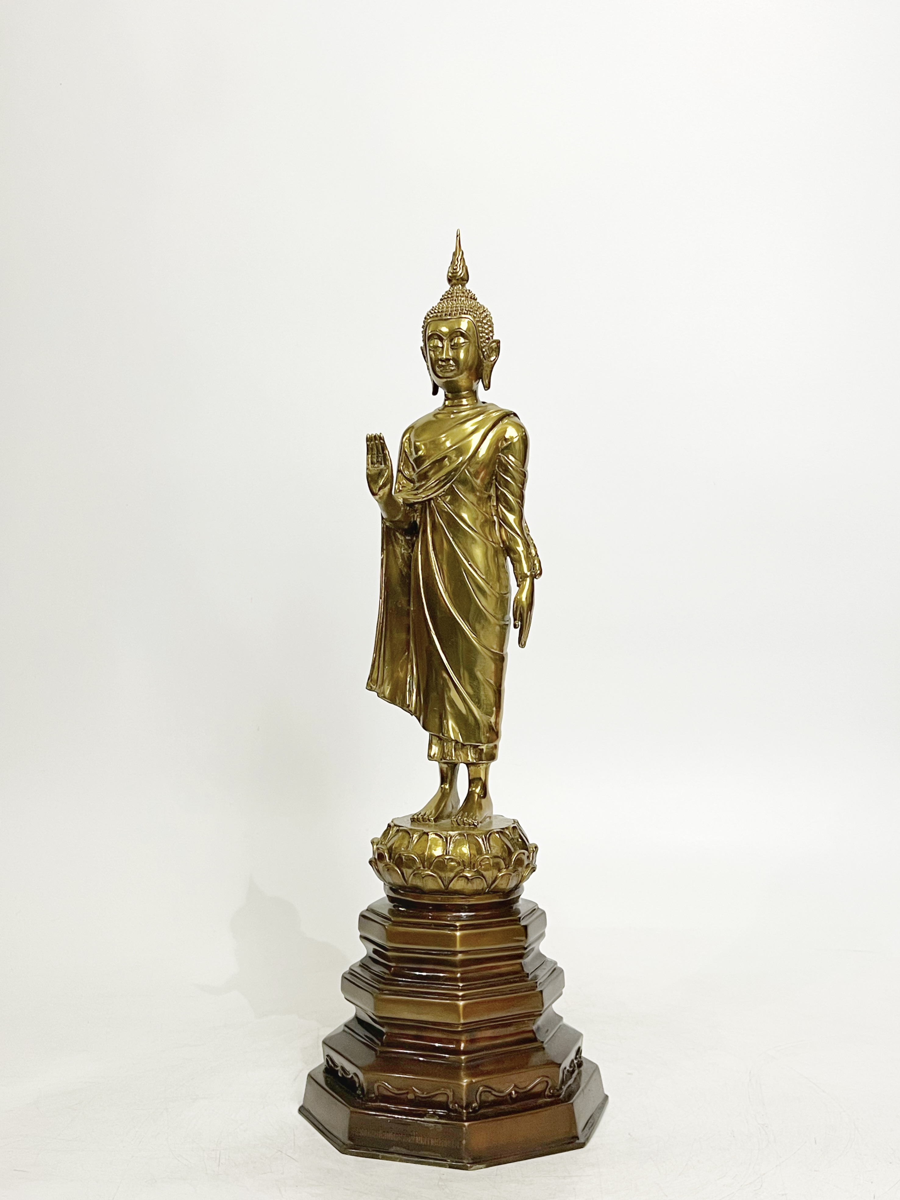 พระเจ้าห้ามโศกโรคาภัยนิรันตรายปราบไพรี หลวงพ่อเงินไหลมาสิริโภคาธนบดี สูง 18 นิ้ว