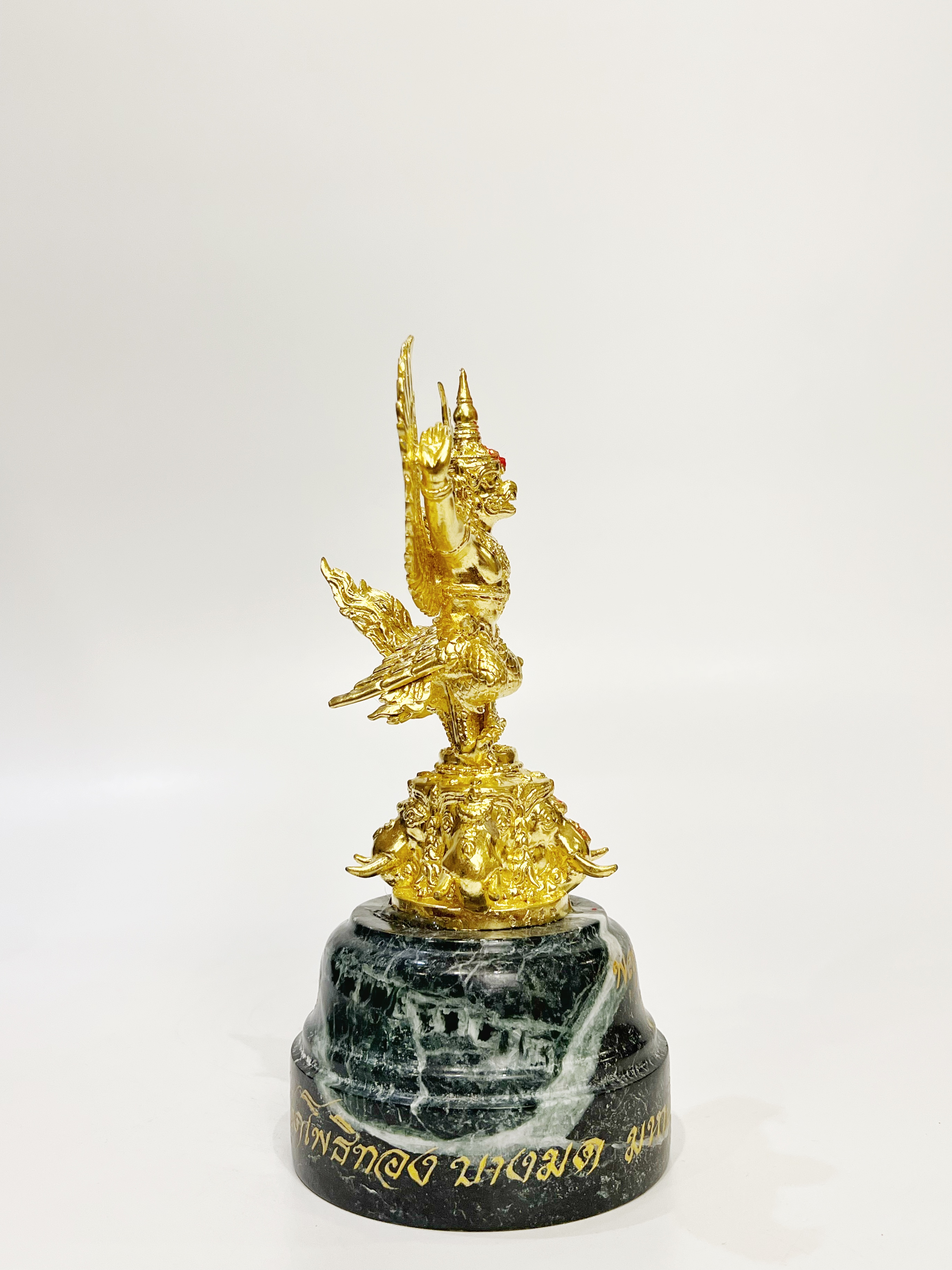 พญาครุฑ องค์บูชา รุ่น มหาเศรษฐี สูง 8 นิ้ว (ขนาดกลาง) พร้อมฐานมะค่า