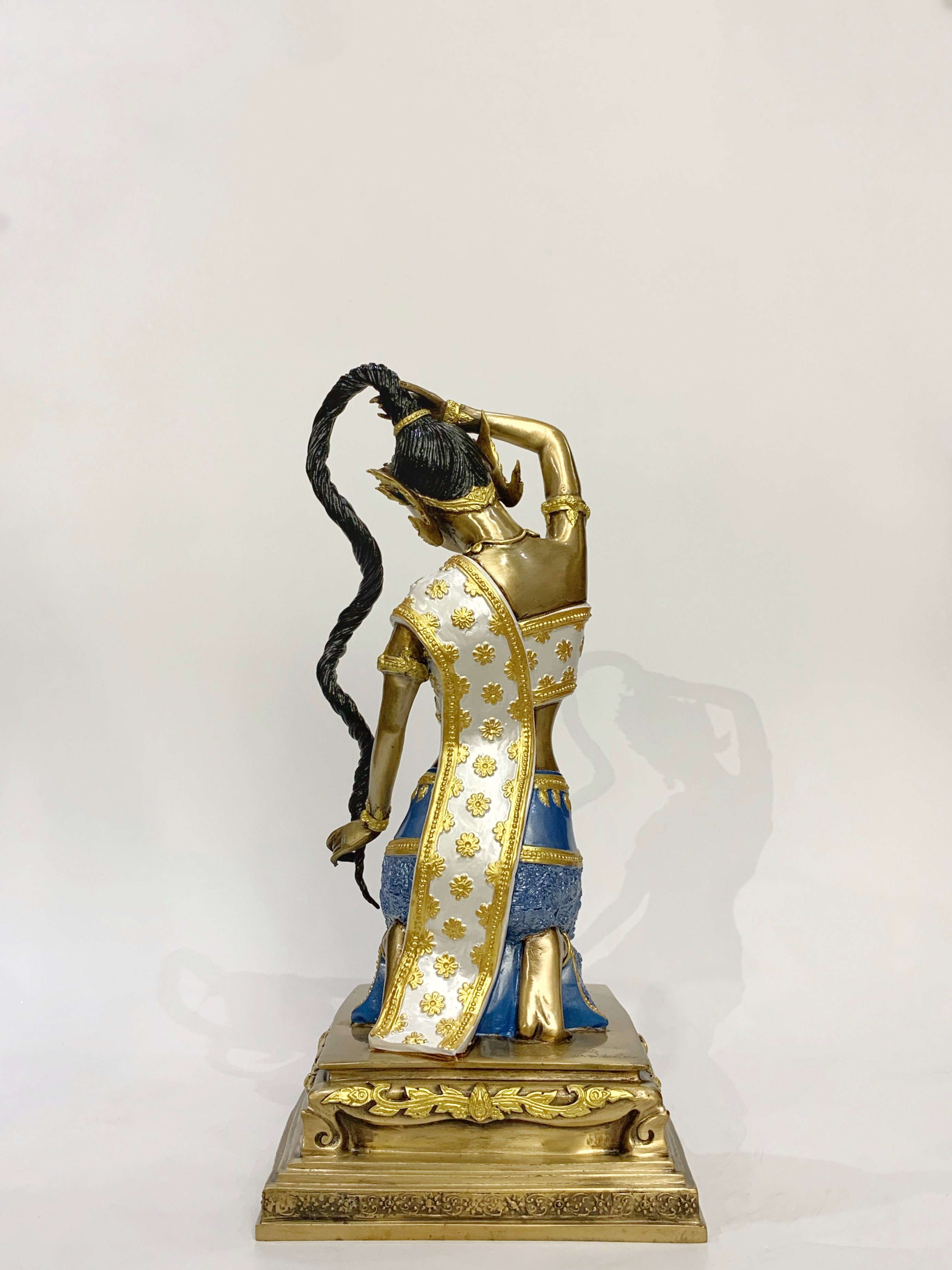 พระแม่ธรณีบีบมวยผม หน้าตัก 9 นิ้ว