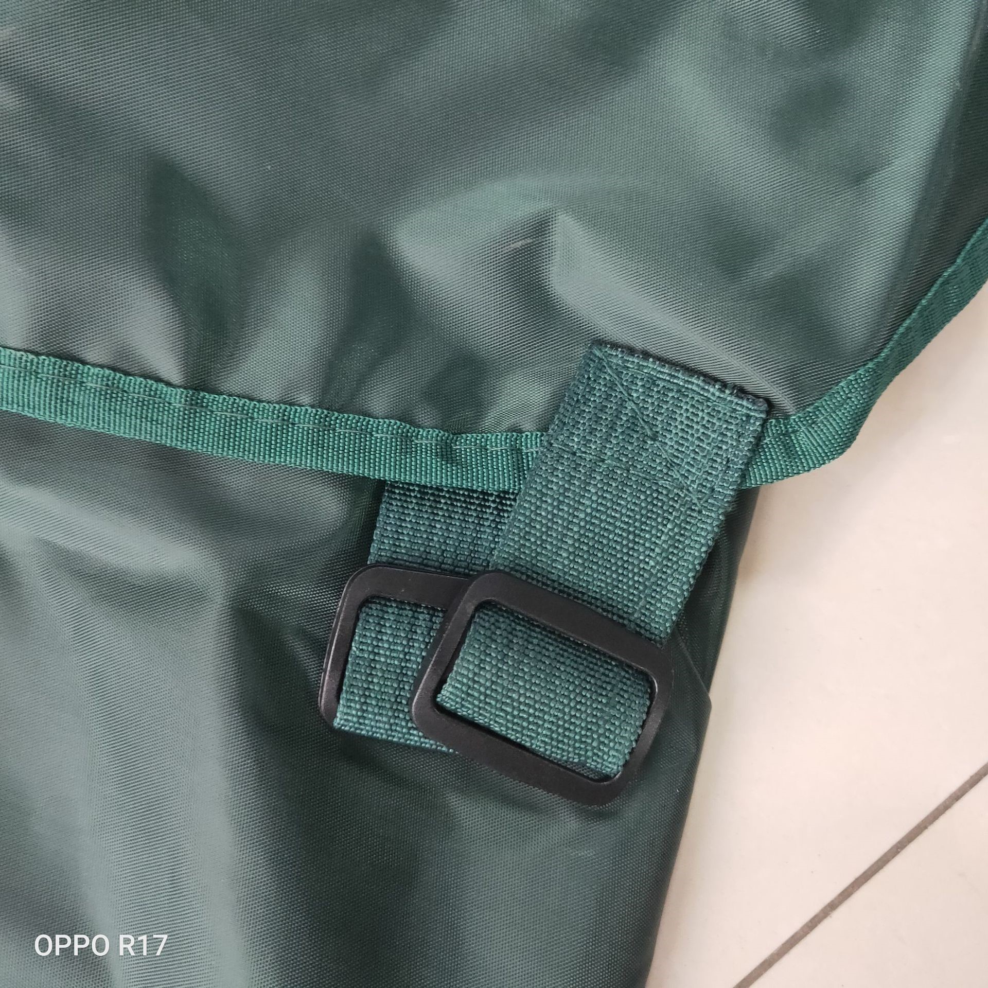 ผ้ากันเปื้อนใส่ตัดหญ้า เอี๊ยมกันเปื้อนสำหรับใส่ตัดหญ้า (สีเขียวเข้ม)