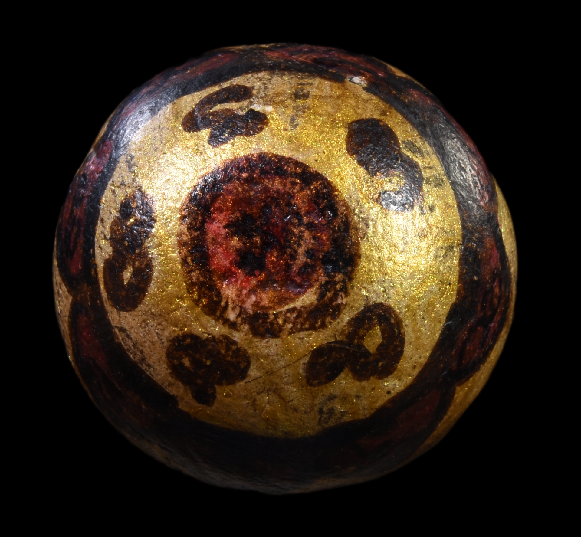 ลูกอมเนื้อผง ปิดทอง ลงยันต์