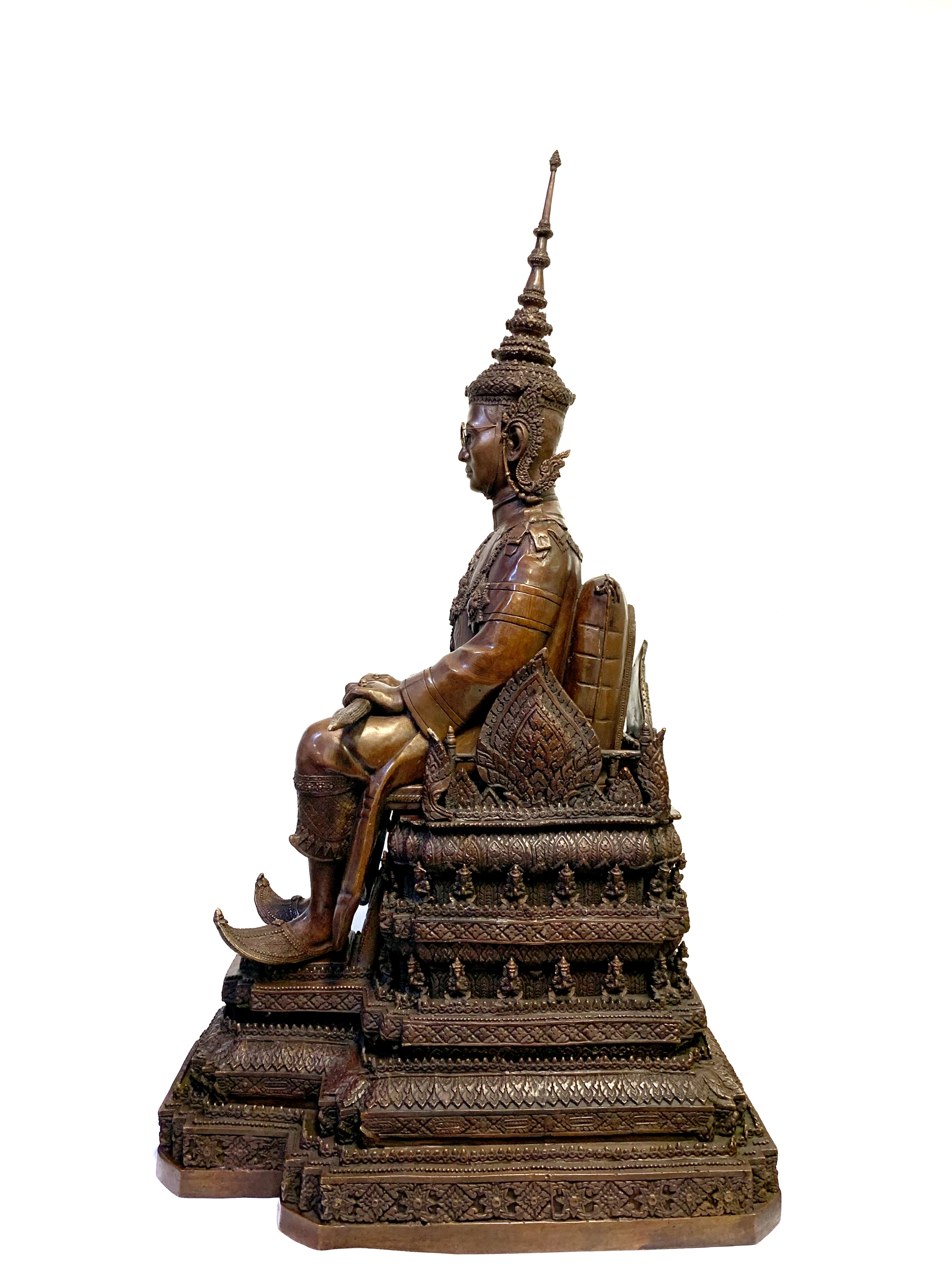 รัชกาลที่ 9 นั่งบัลลังก์ หน้าตัก 16 นิ้ว