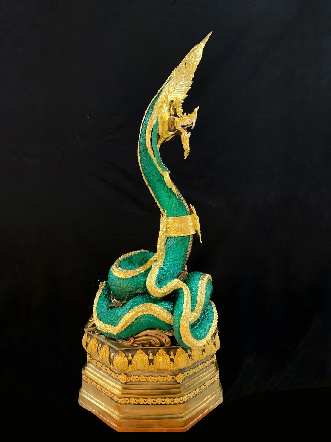 พญานาค สูง 159 cm.