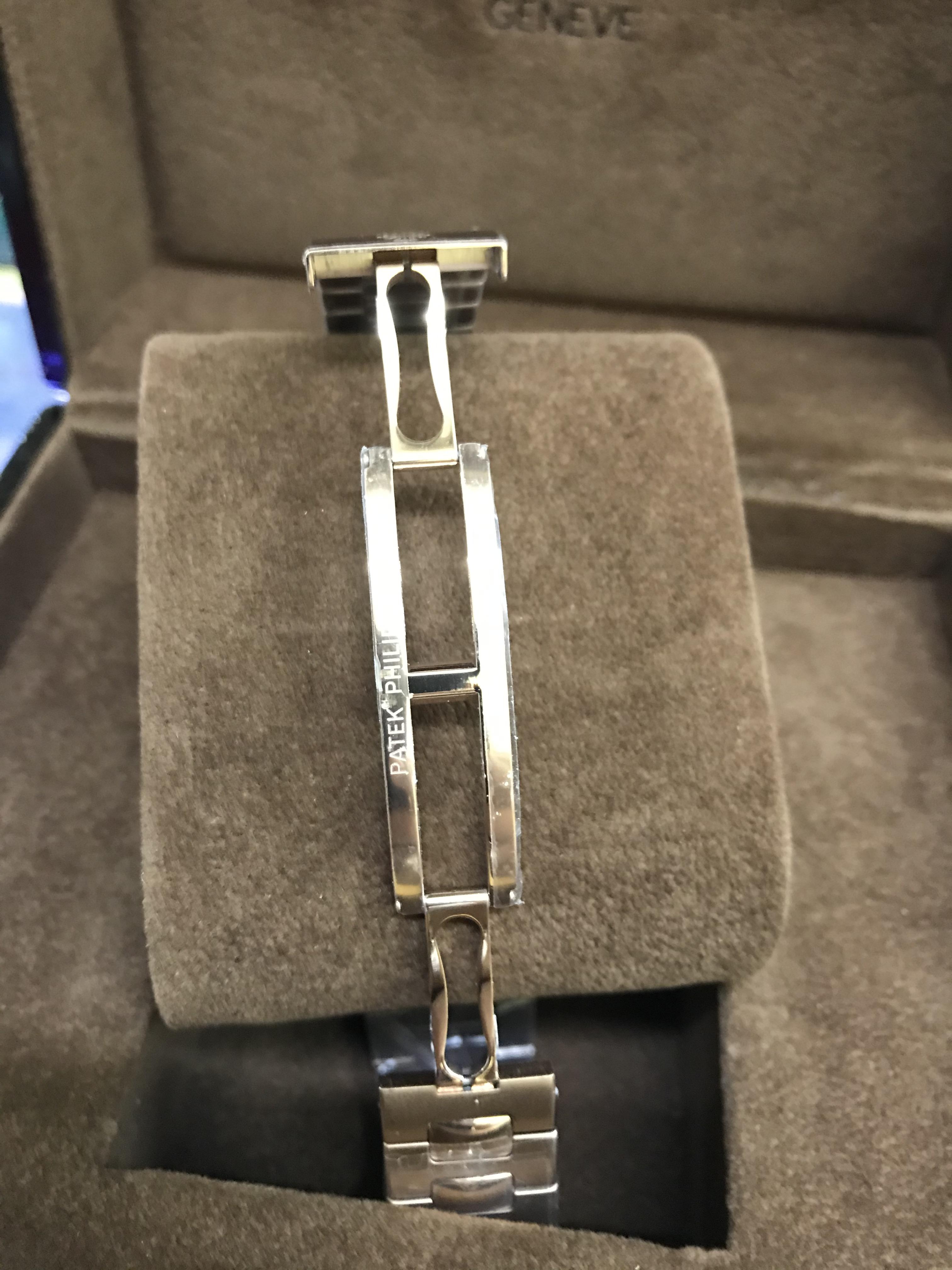 Patek Philippe Nautilus 5712/R-001