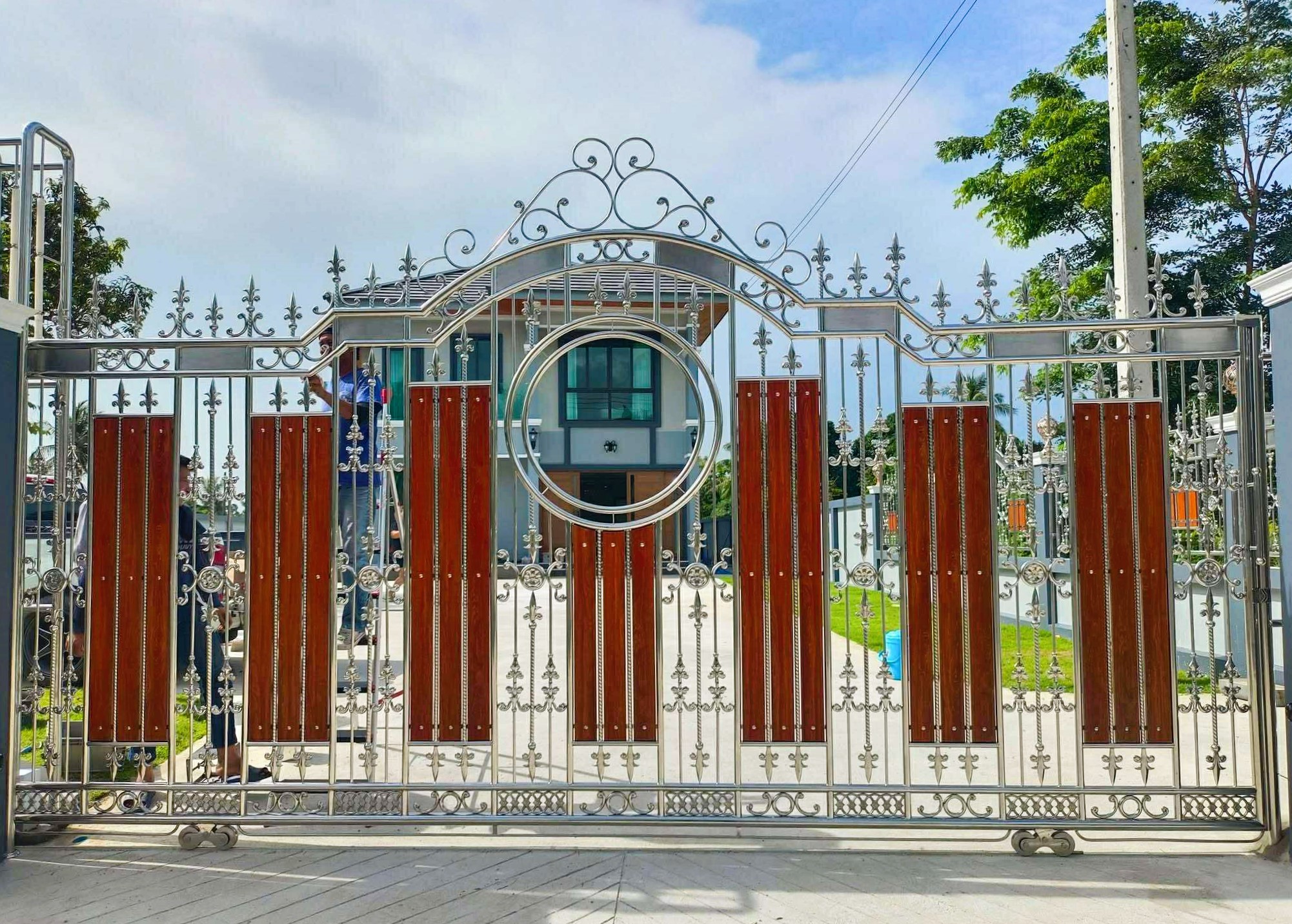 ประตูสแตนเลส (ประตูรั้วอัลลอย Alloy) ช่างสแตนเลส มอเตอร์รีโมท ประตูรีโมท จังหวัดอุทัยธานี 0951955898
