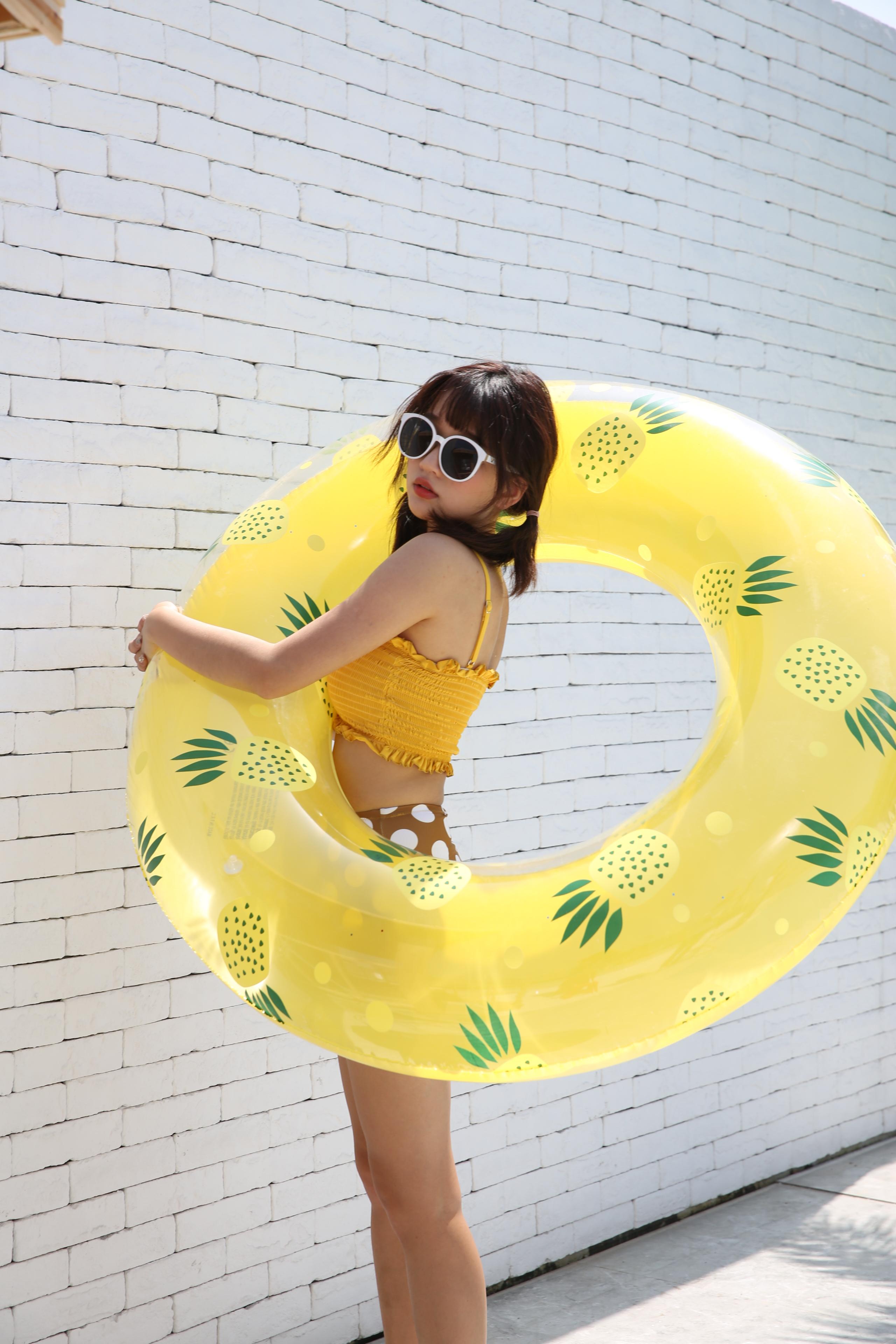 ห่วงยางใส ลายสับปะรด Inflatable Pineapple translucent Pool Float