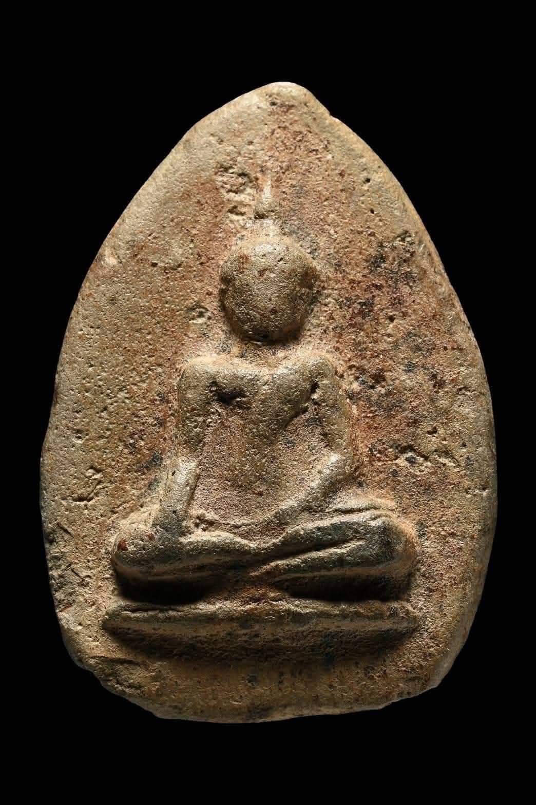 พระกำแพงเม็ดมะลื่น เนื้อดิน