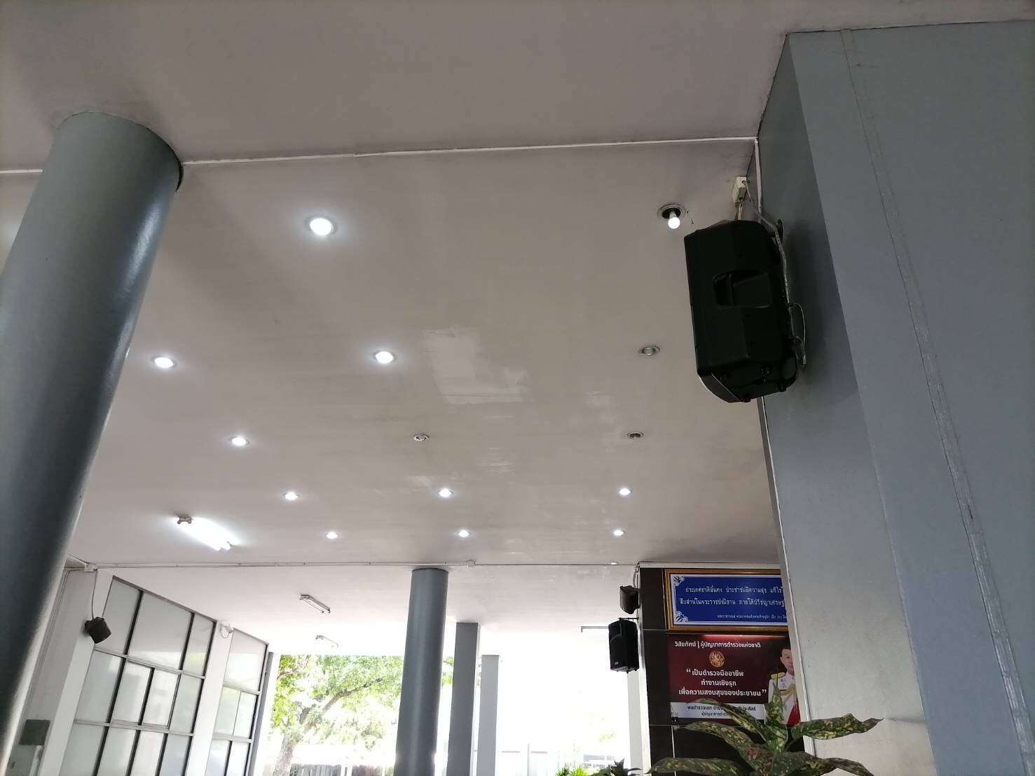 ปรับปรุงเครื่องเสียงจุดแถลงข่าวกองบัญชาการตำรวจป้องกันและปราบปรามยาเสพติด