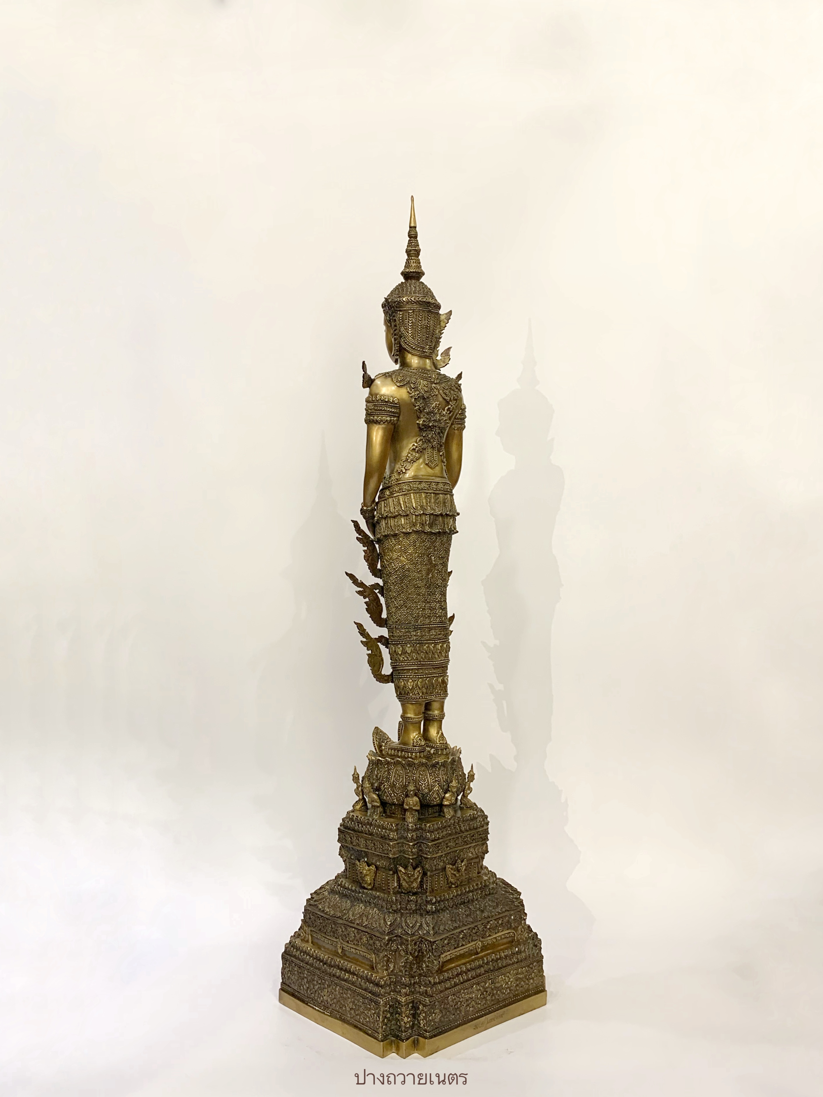 พระพุทธรูป ปางถวายเนตร ทรงเครื่องจักรพรรดิ์ หน้าตัก 9 นิ้ว