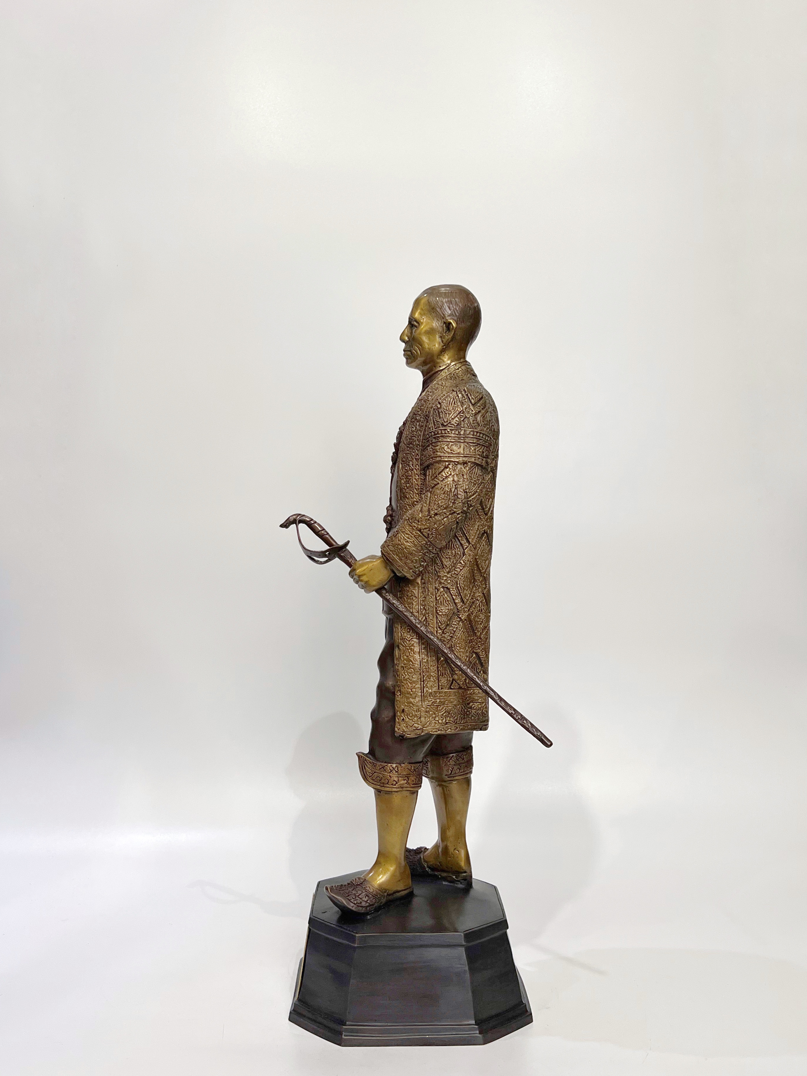 ประติมากรรมชุด 9 รัชกาล หน้าตัก 9 นิ้ว