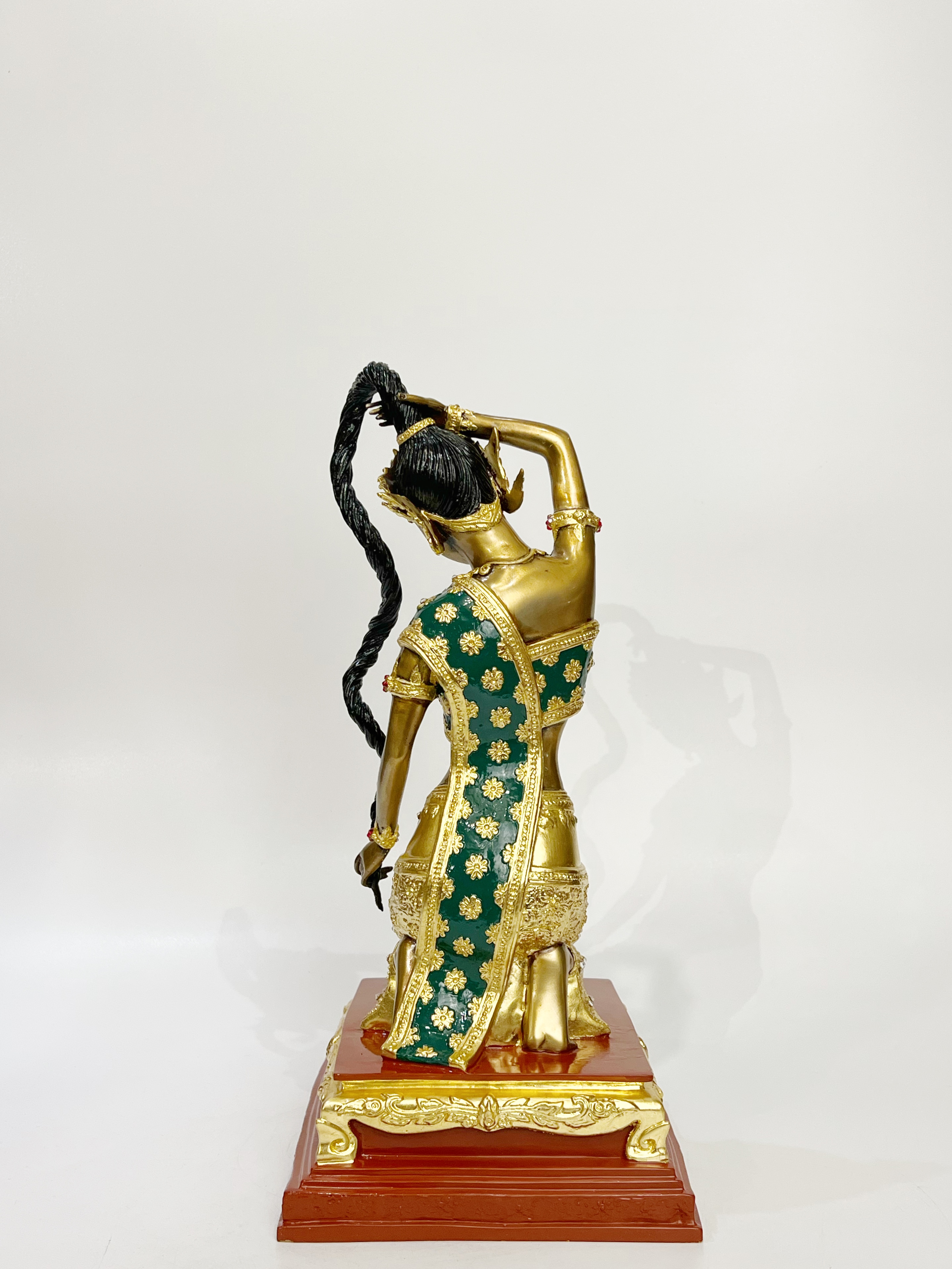 พระแม่ธรณีบีบมวยผม หน้าตัก 9 นิ้ว