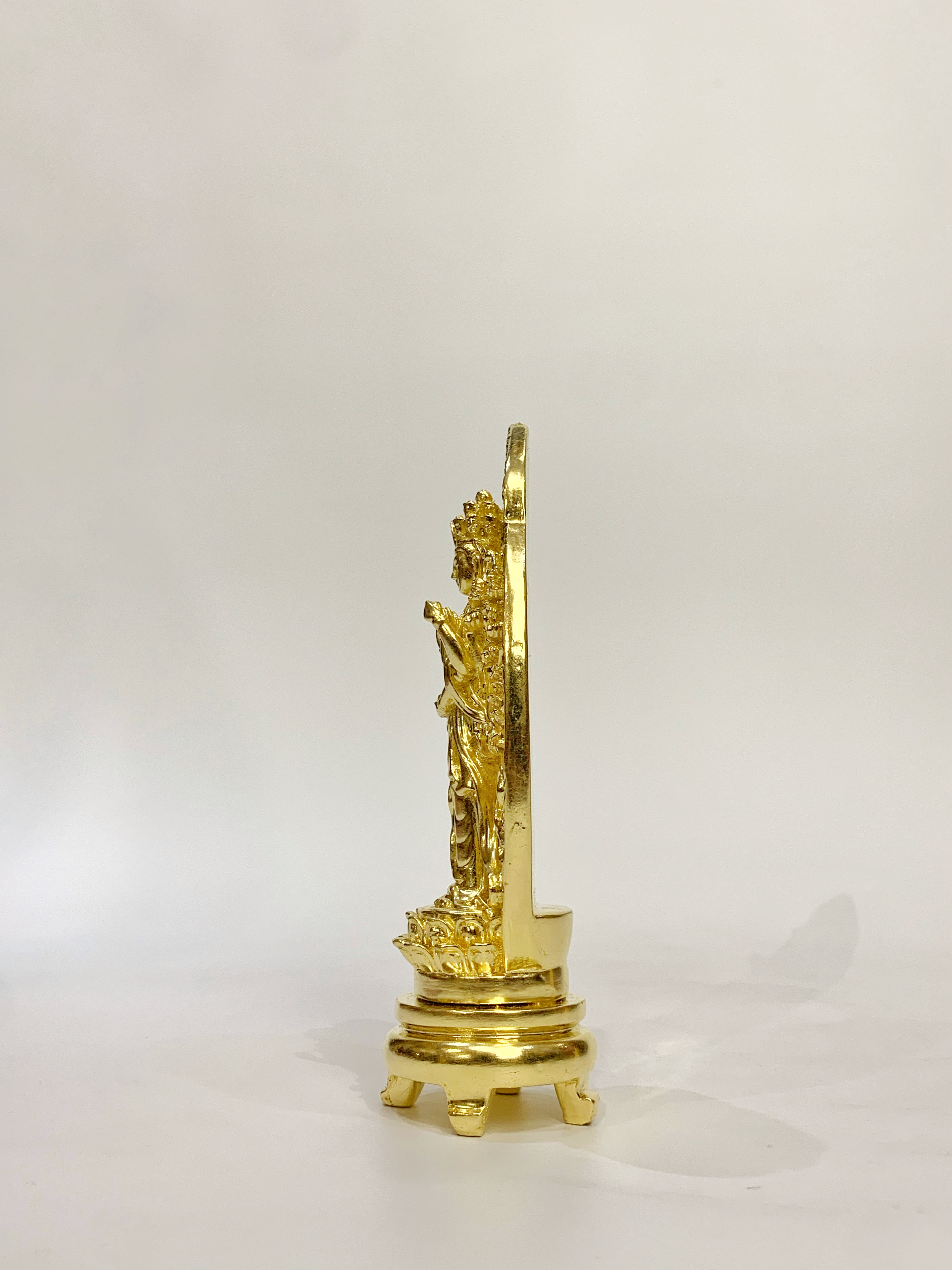 พระโพธิสัตว์กวนอิม เจ้าแม่กวนอิม ปางพันมือ (ยืน)