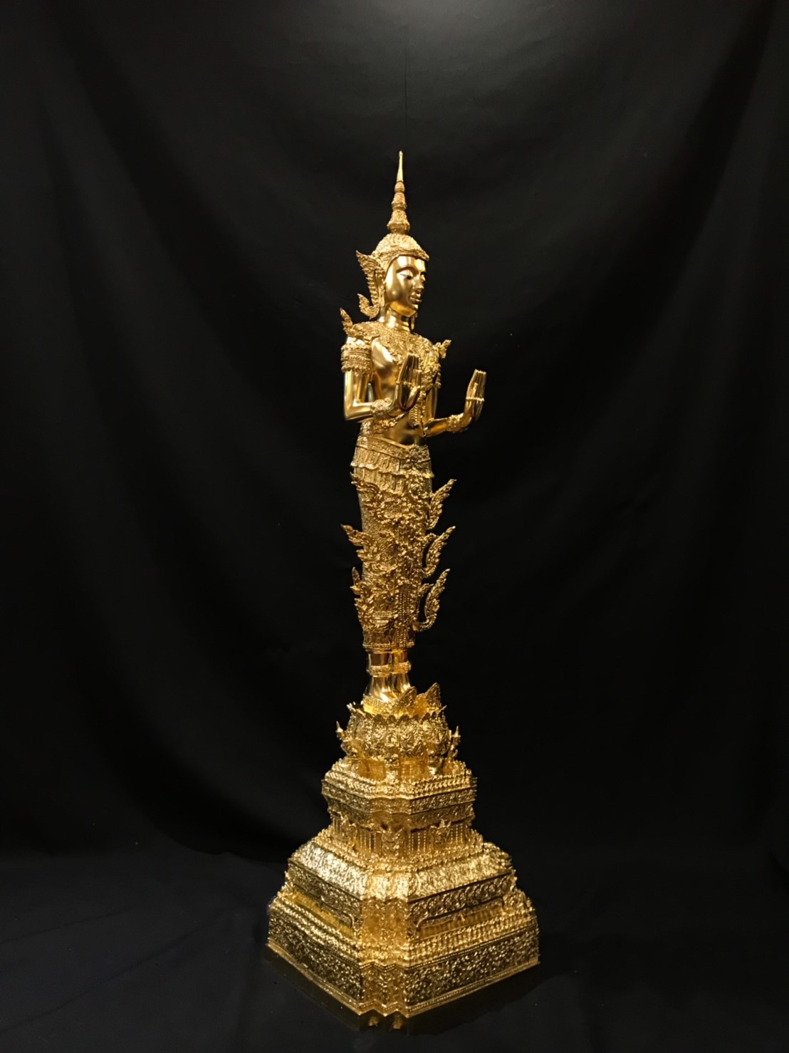 พระพุทธรูป ปางห้ามสมุทร ทรงเครื่องจักรพรรดิ์ หน้าตัก 9 นิ้ว