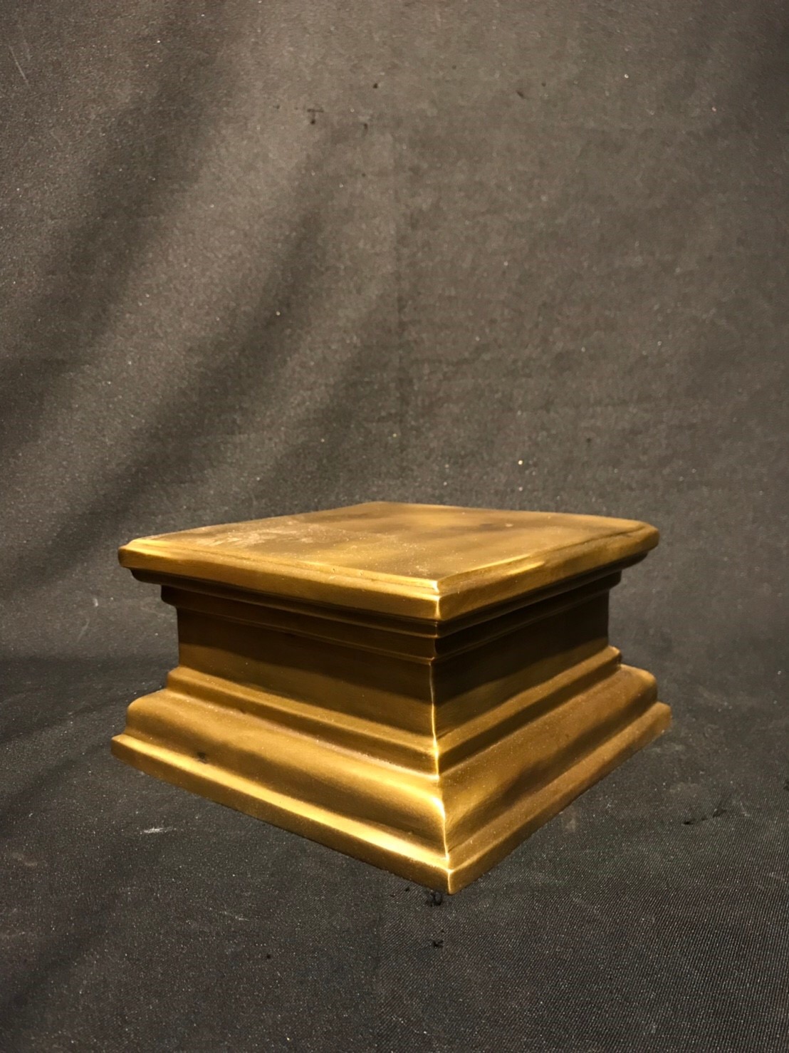 ฐานสัมฤทธิ์ ทรงสี่เหลี่ยม