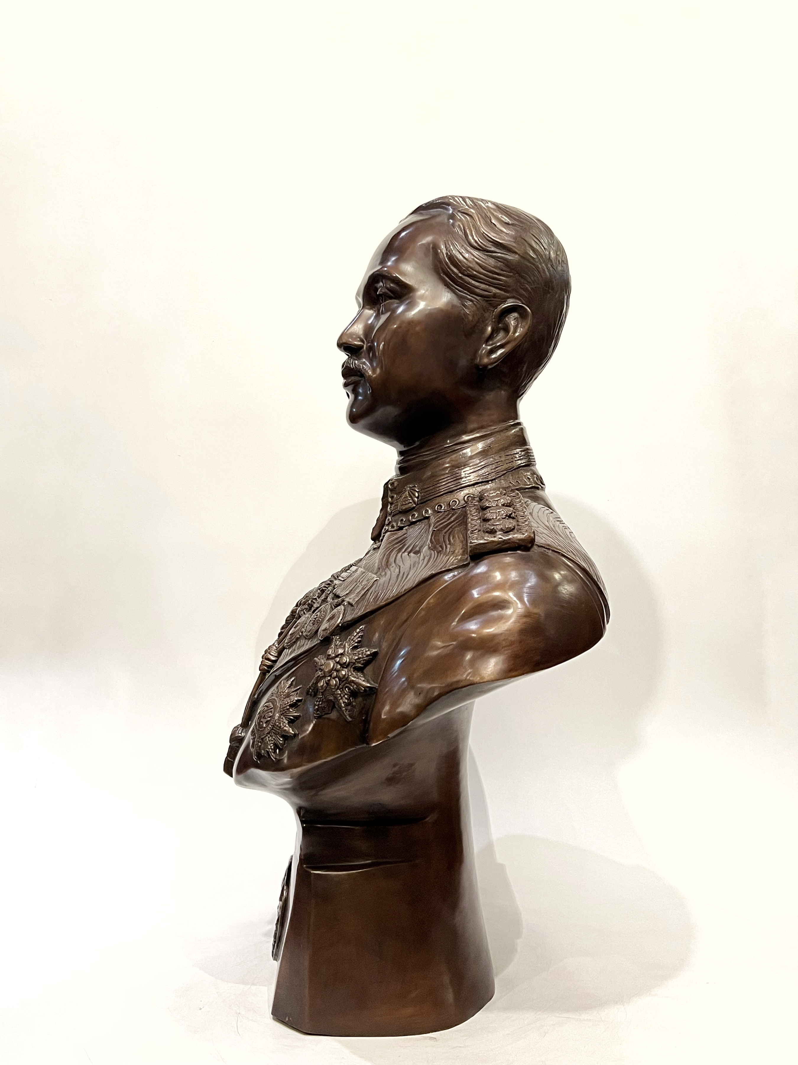 รัชกาลที่ 5 ครึ่งพระองค์ (ขนาดเท่าจริง)