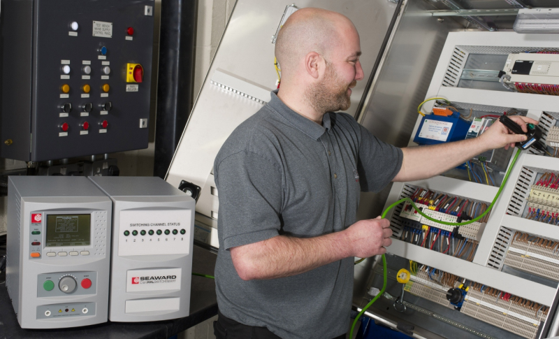 HAL103 เครื่องทดสอบความปลอดภัยของเครื่องใช้ไฟฟ้าในสายการผลิตแบบอัตโนมัติ (AC/DC/IR/GB)