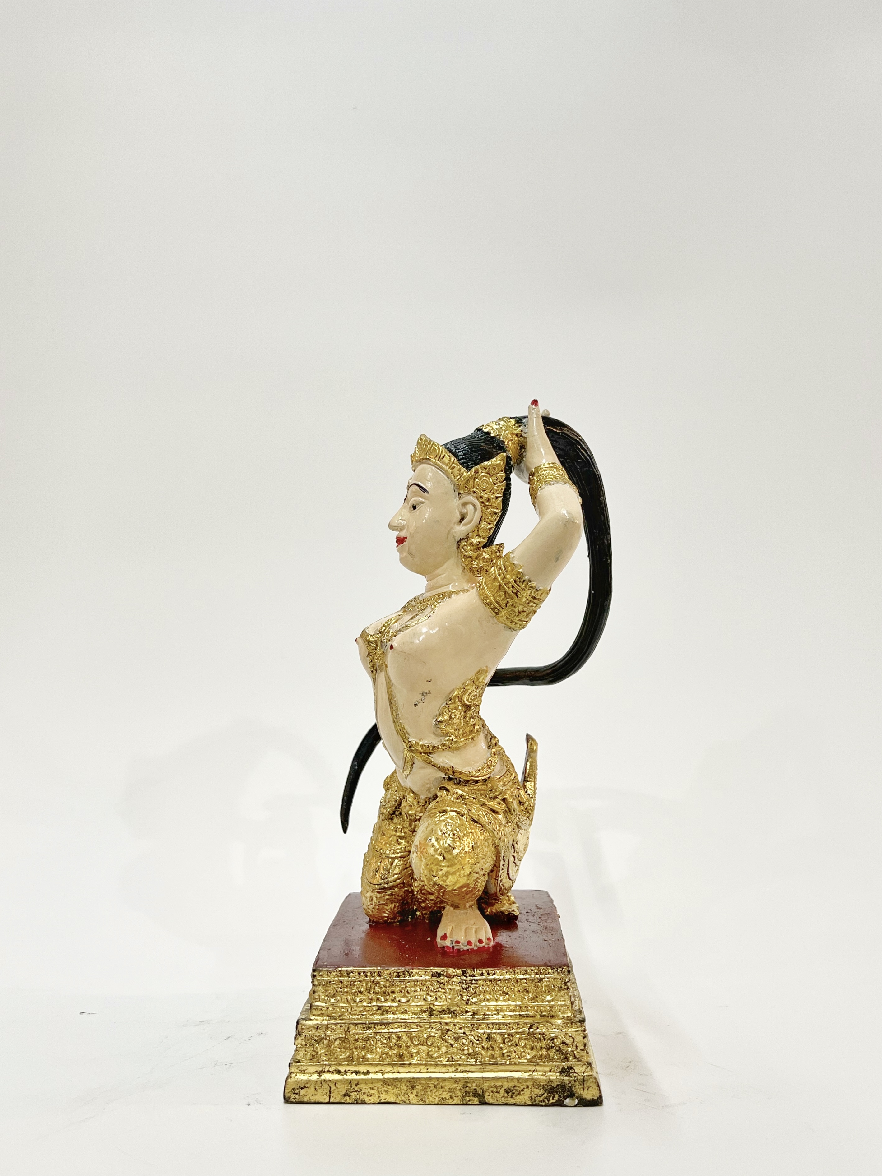 พระแม่ธรณีบีบมวยผม สูง 9 นิ้ว หมายเลข 8