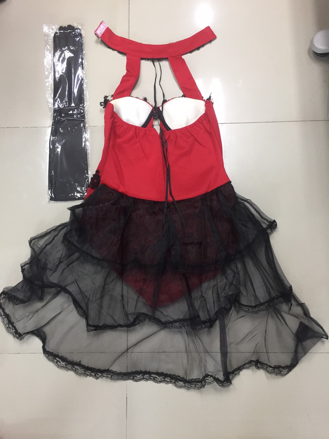 ชุดพีอาร์ พริตตี้ วันพีท สีแดง แต่งลูกไม้ดำ แต่งกระโปรงรูดหางปลาสีดำ