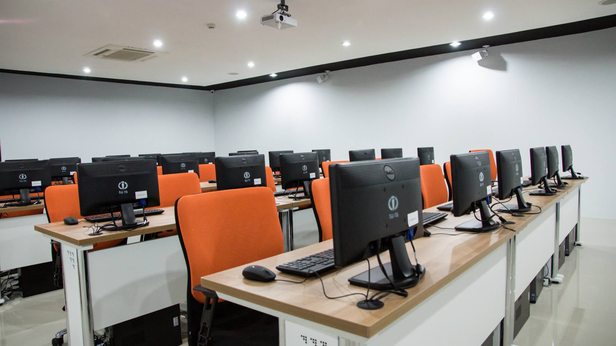 ติดตั้งระบบเสียงและภาพ "ศูนคอมพิวเตอร์ ( CTC ) โรงพยาบาลตำรวจ