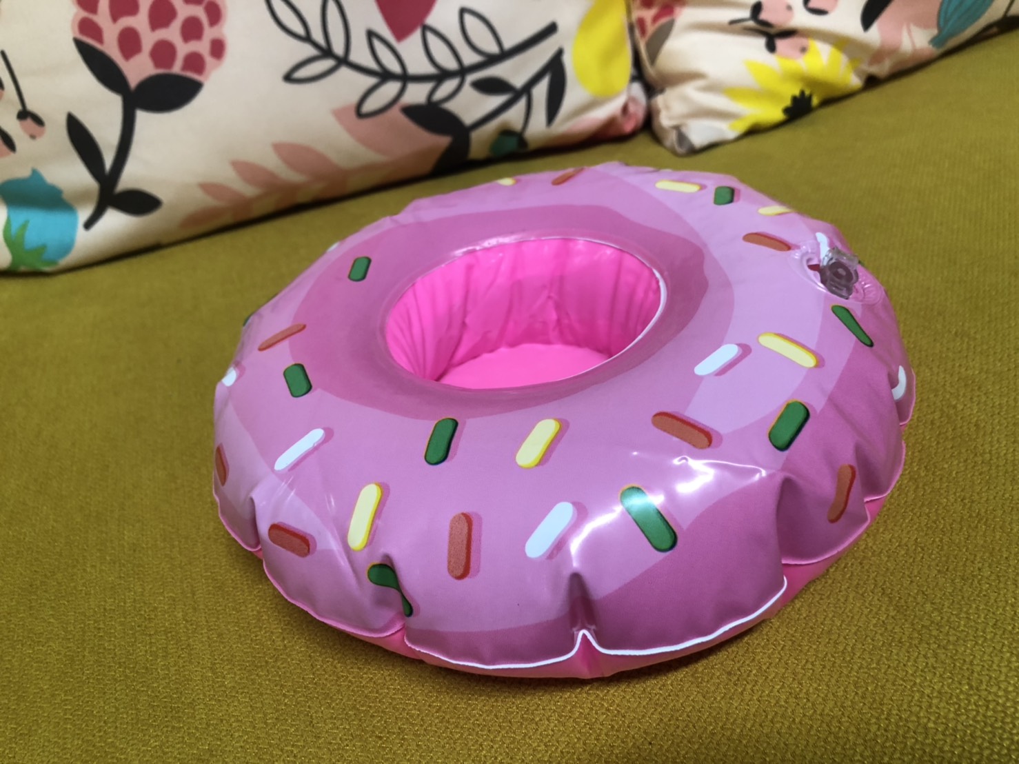 ที่วางแก้วเป่าลม โดนัท สีชมพูอ่อน Inflatable Donut Pink Cup Holder