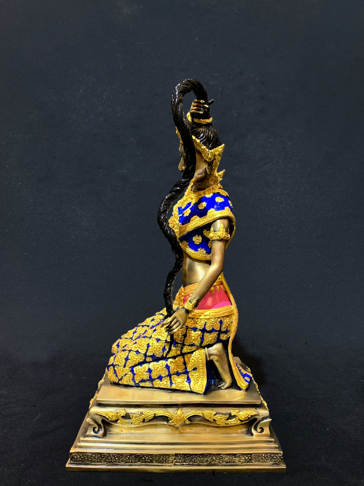 พระแม่ธรณีบีบมวยผม หน้าตัก 9 นิ้ว