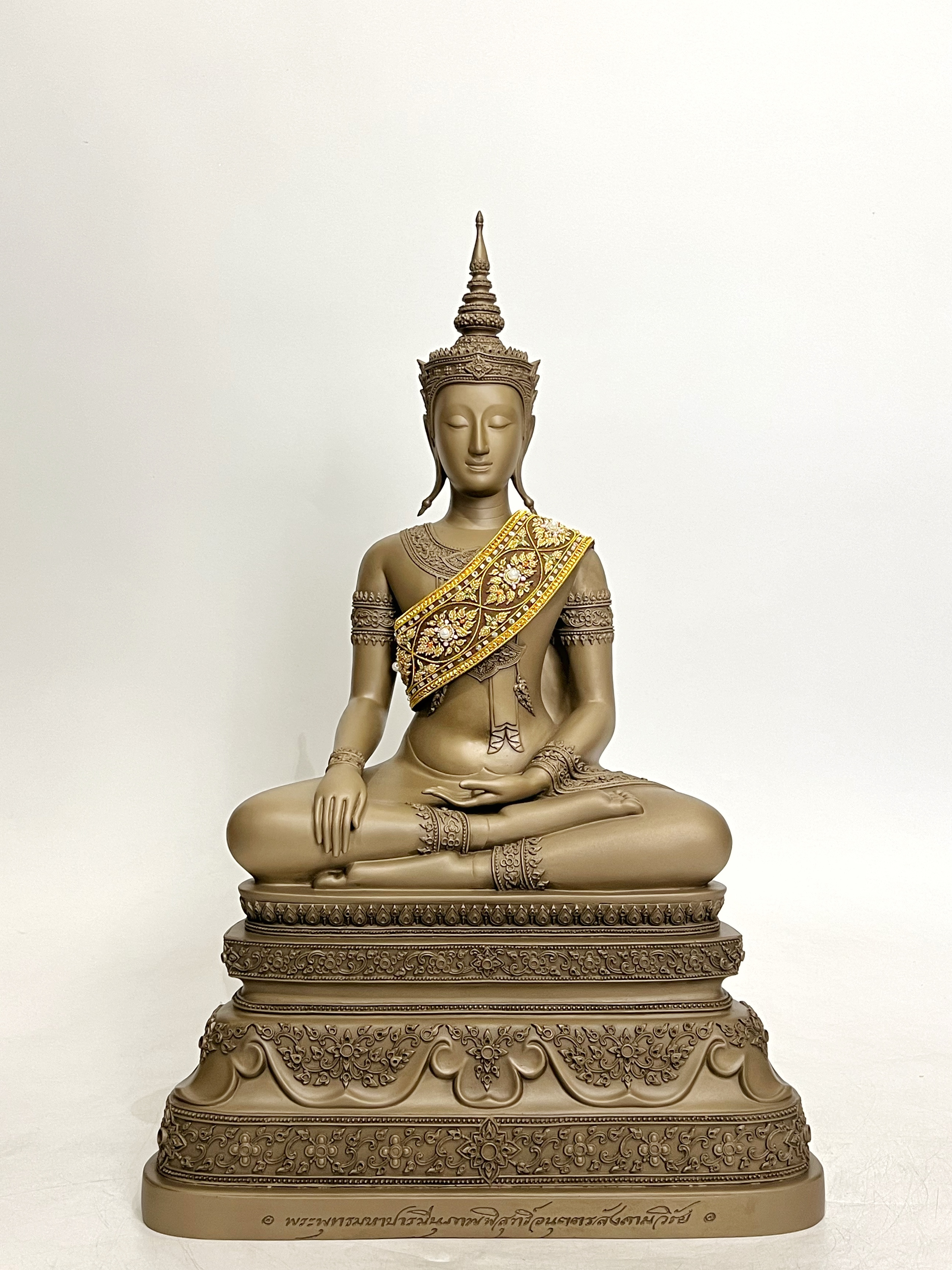 สังฆาฏิปักดิ้นทอง สำหรับพระพุทธรูปขนาดหน้าตัก 9 นิ้ว