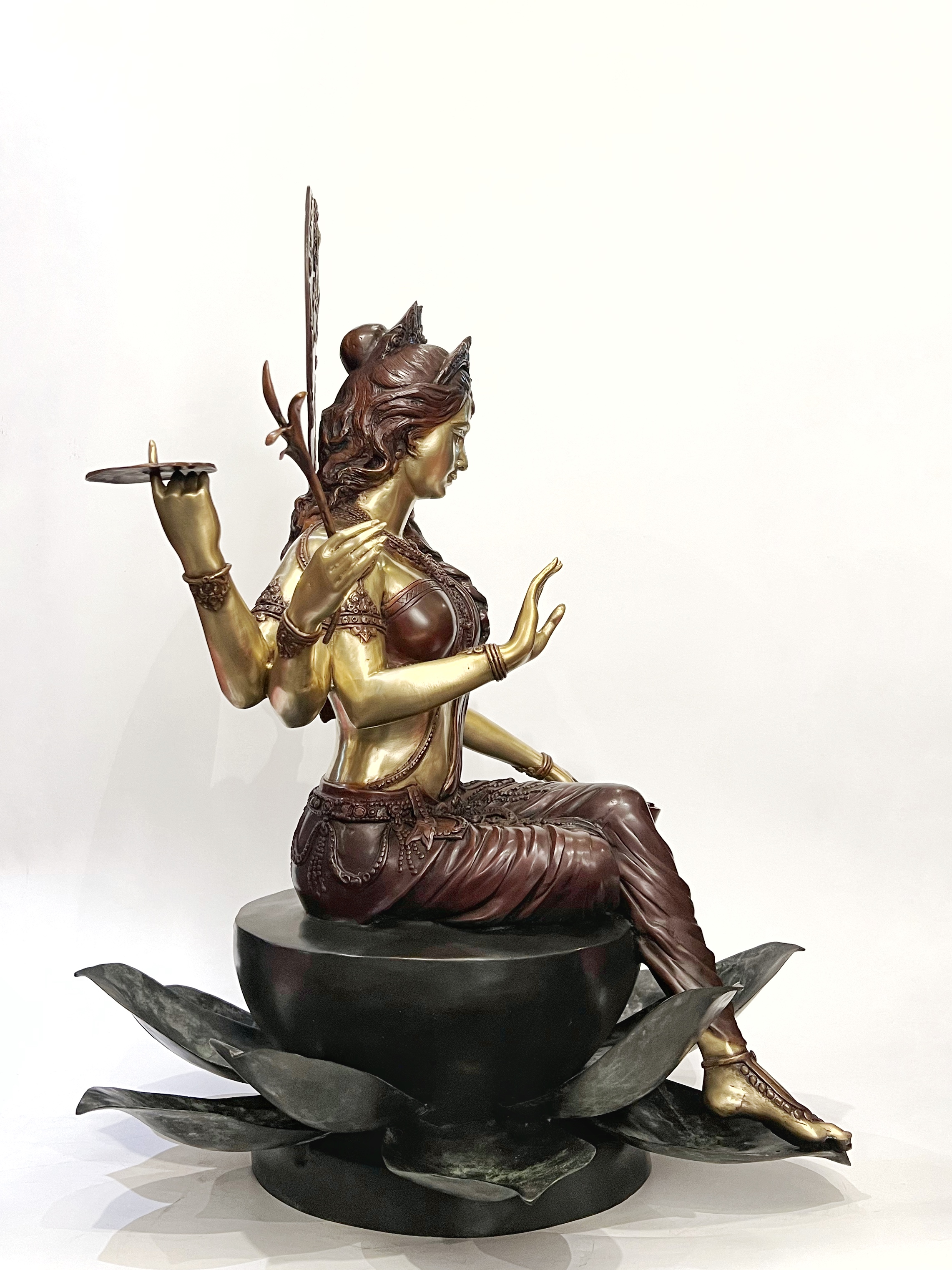 พระแม่ลักษมี หน้าตัก 16 นิ้ว