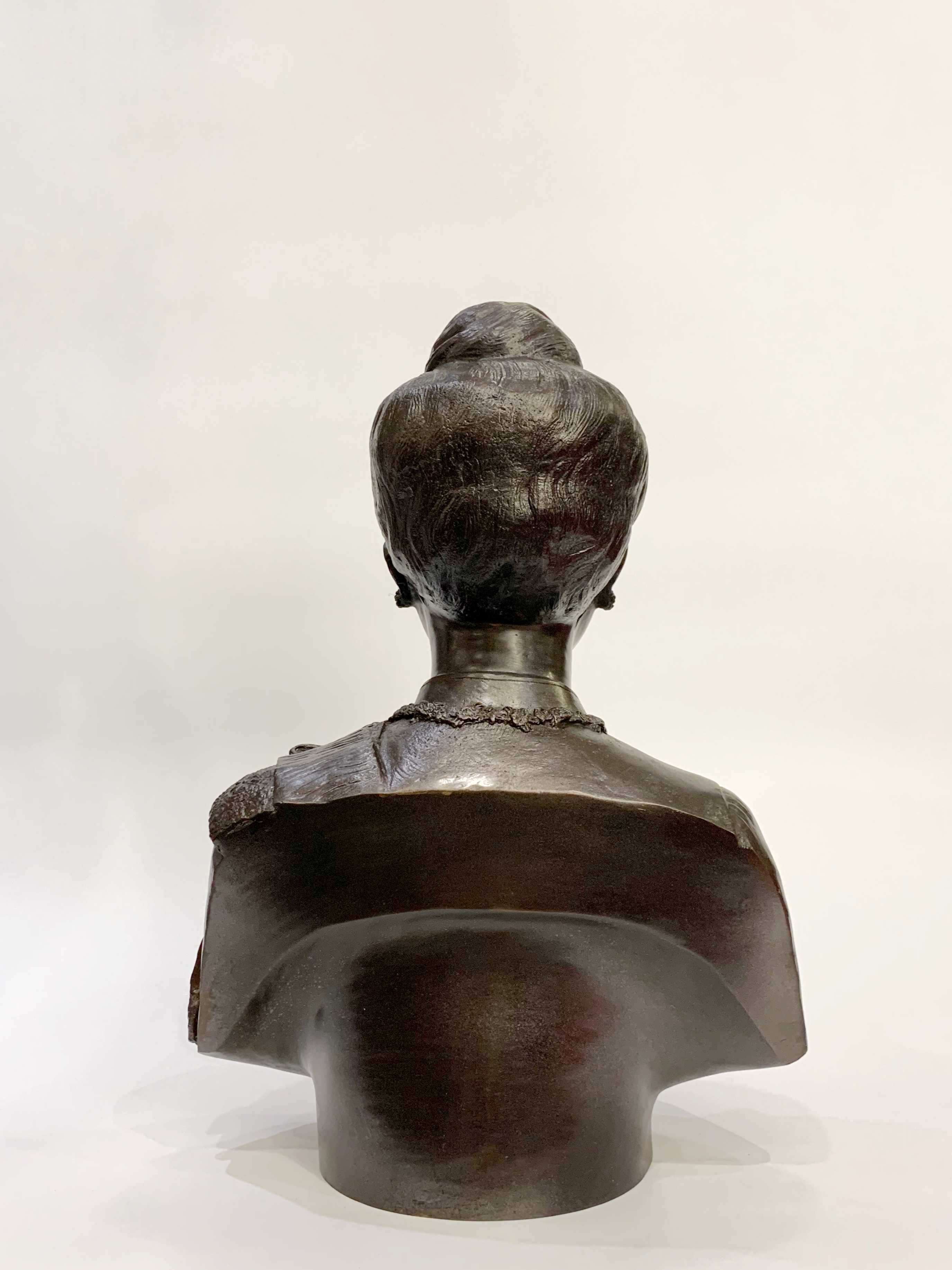 สมเด็จพระนางเจ้าสิริกิติ์ ครึ่งพระองค์