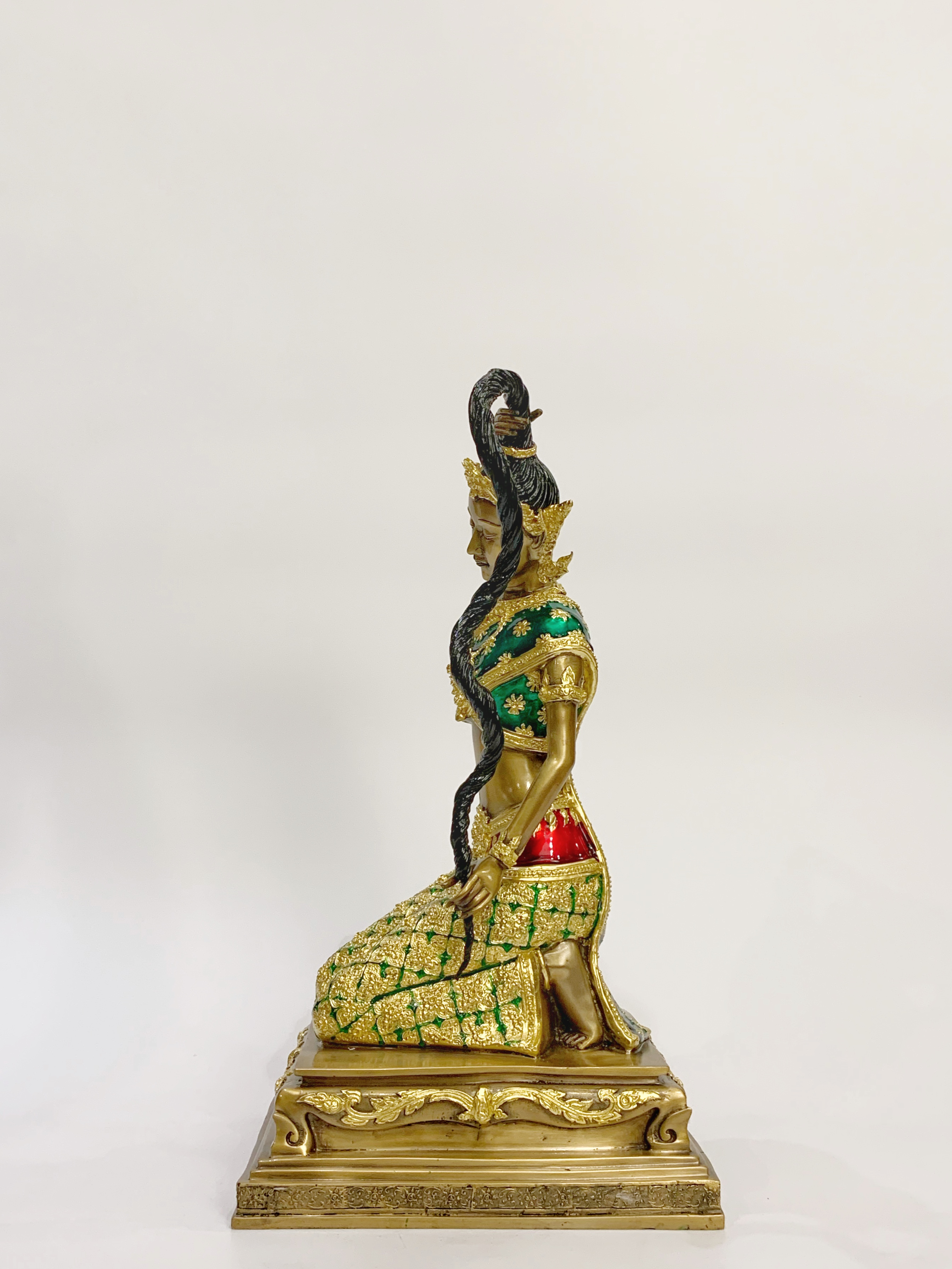 พระแม่ธรณีบีบมวยผม หน้าตัก 9 นิ้ว