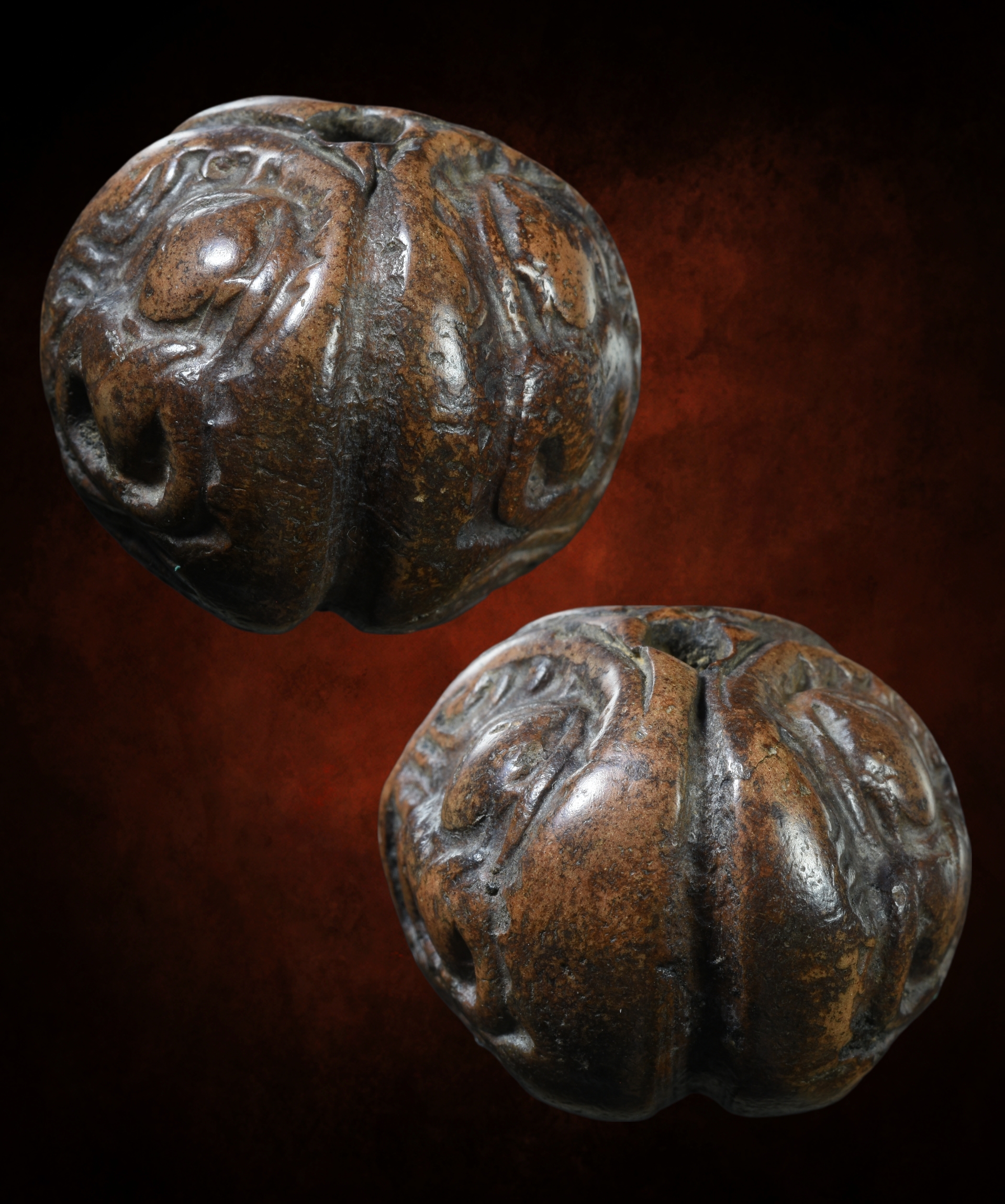 พระซุ้มกอสามหน้า เนื้อดิน