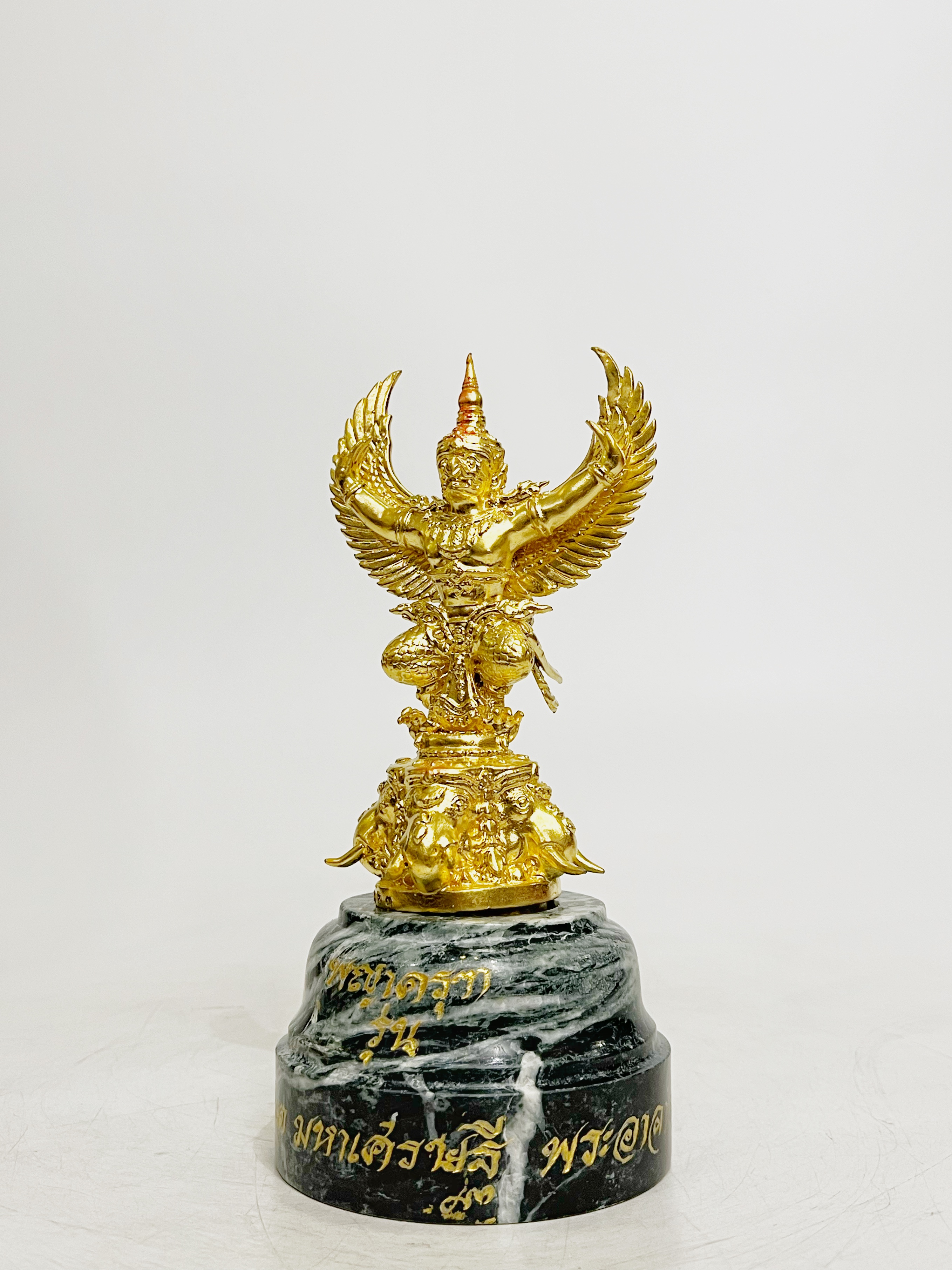 พญาครุฑ องค์บูชา รุ่น มหาเศรษฐี สูง 8 นิ้ว (ขนาดกลาง)