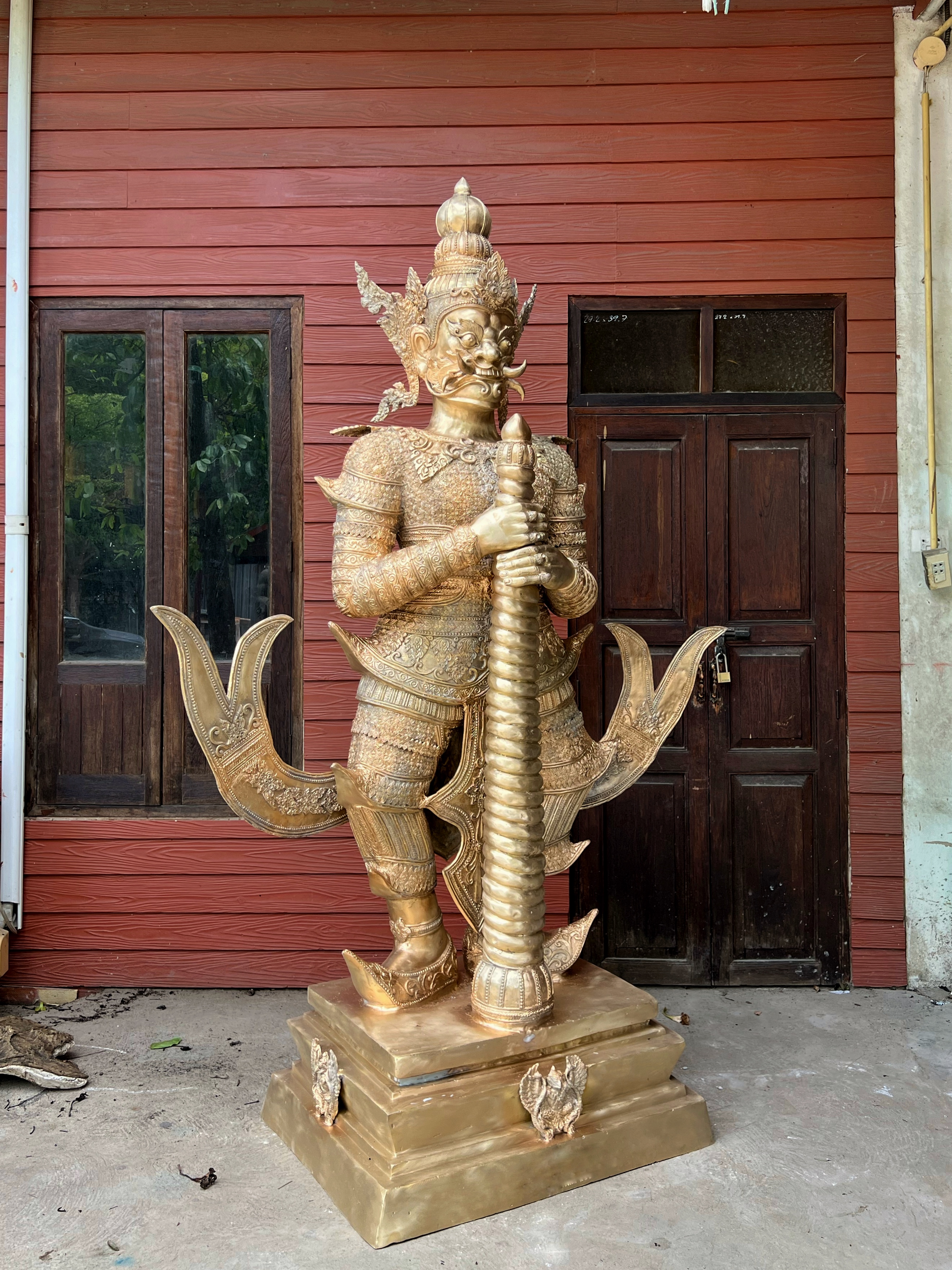 ท้าวเวสสุวรรณ ขนาดสูง 2.35 เมตร