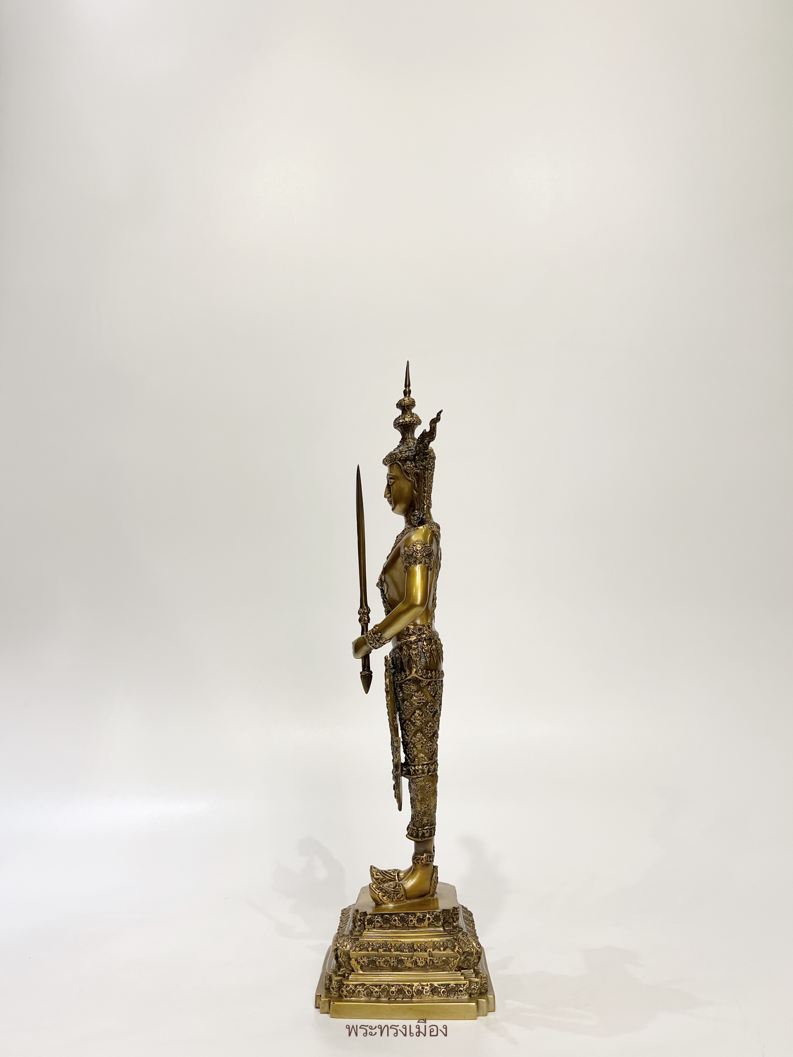 พระทรงเมือง