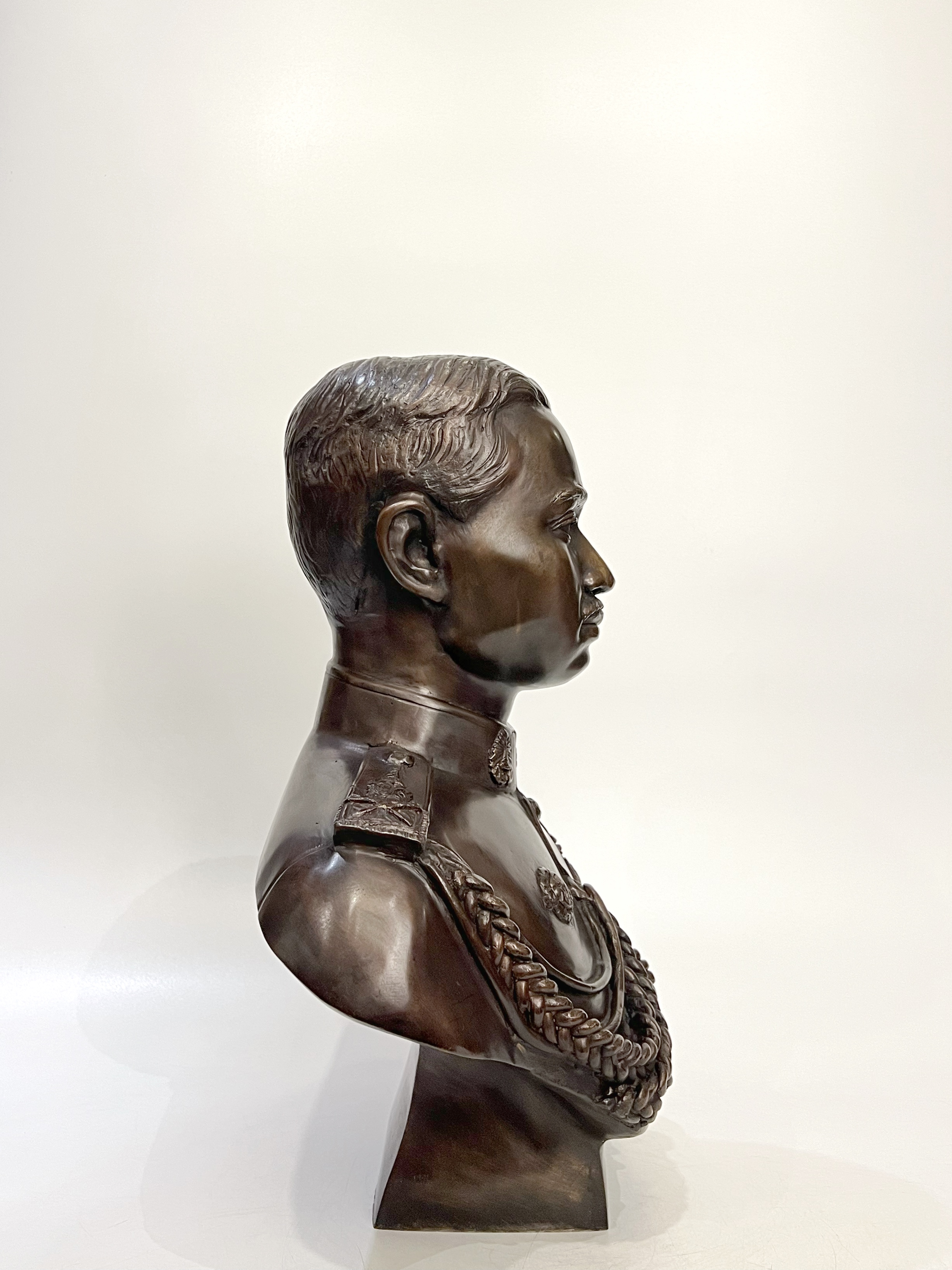 รัชกาลที่ 7 ครึ่งพระองค์