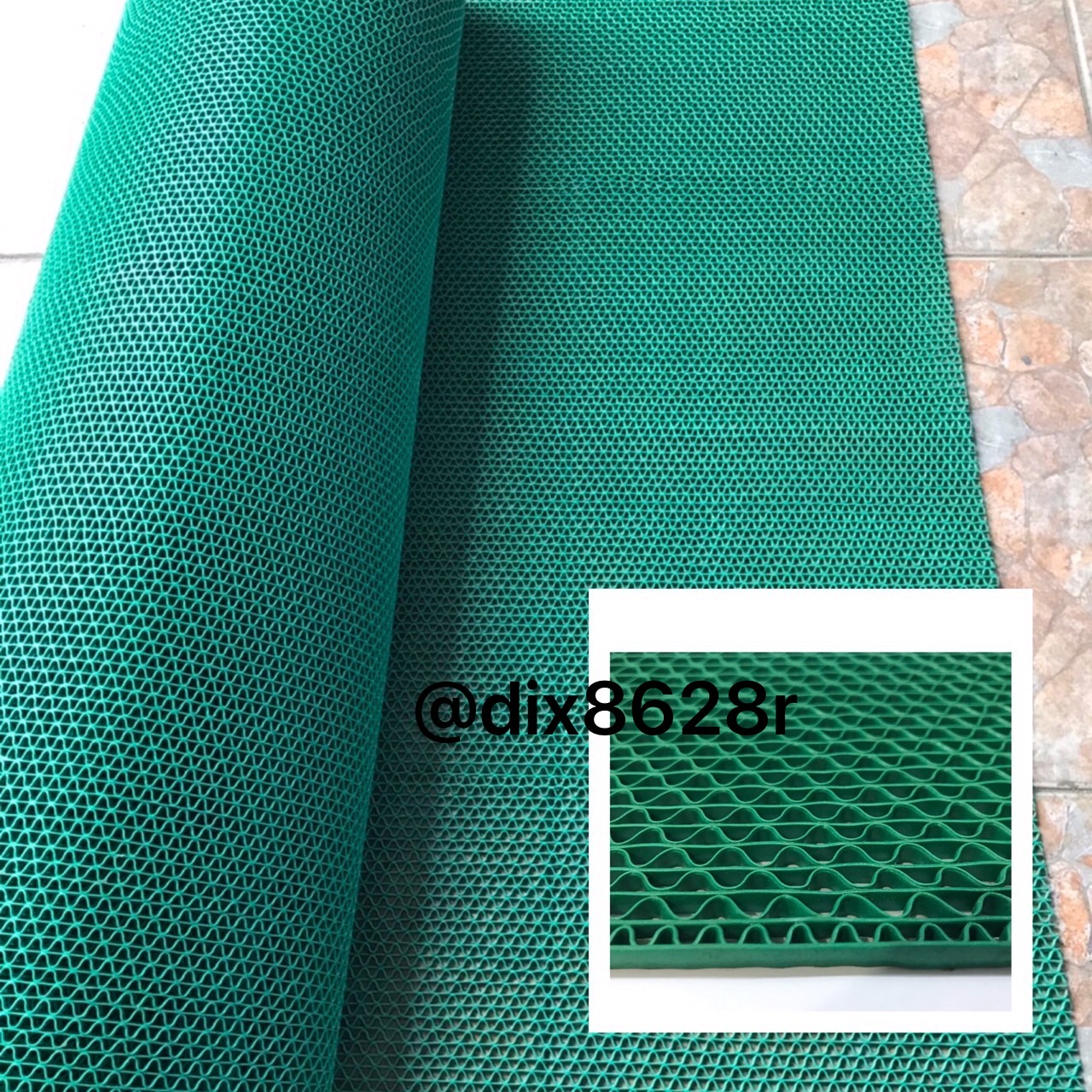 แผ่นกันลื่น สีเขียว ใช้ปูพื้นทางเดิน เพื่อกันลื่นล้ม หน้ากว้าง90cm.ตัดขายเป็นเมตรละ 299 บาท