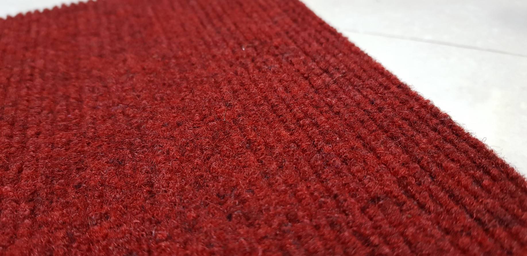 พรมขนห่วง ชนิดพรมอัดลอน พรมลูกฟูก สีแดงปนดำ